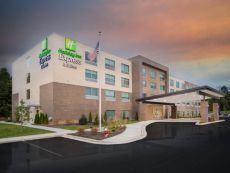Holiday Inn Express & Suites Brevard – City Center