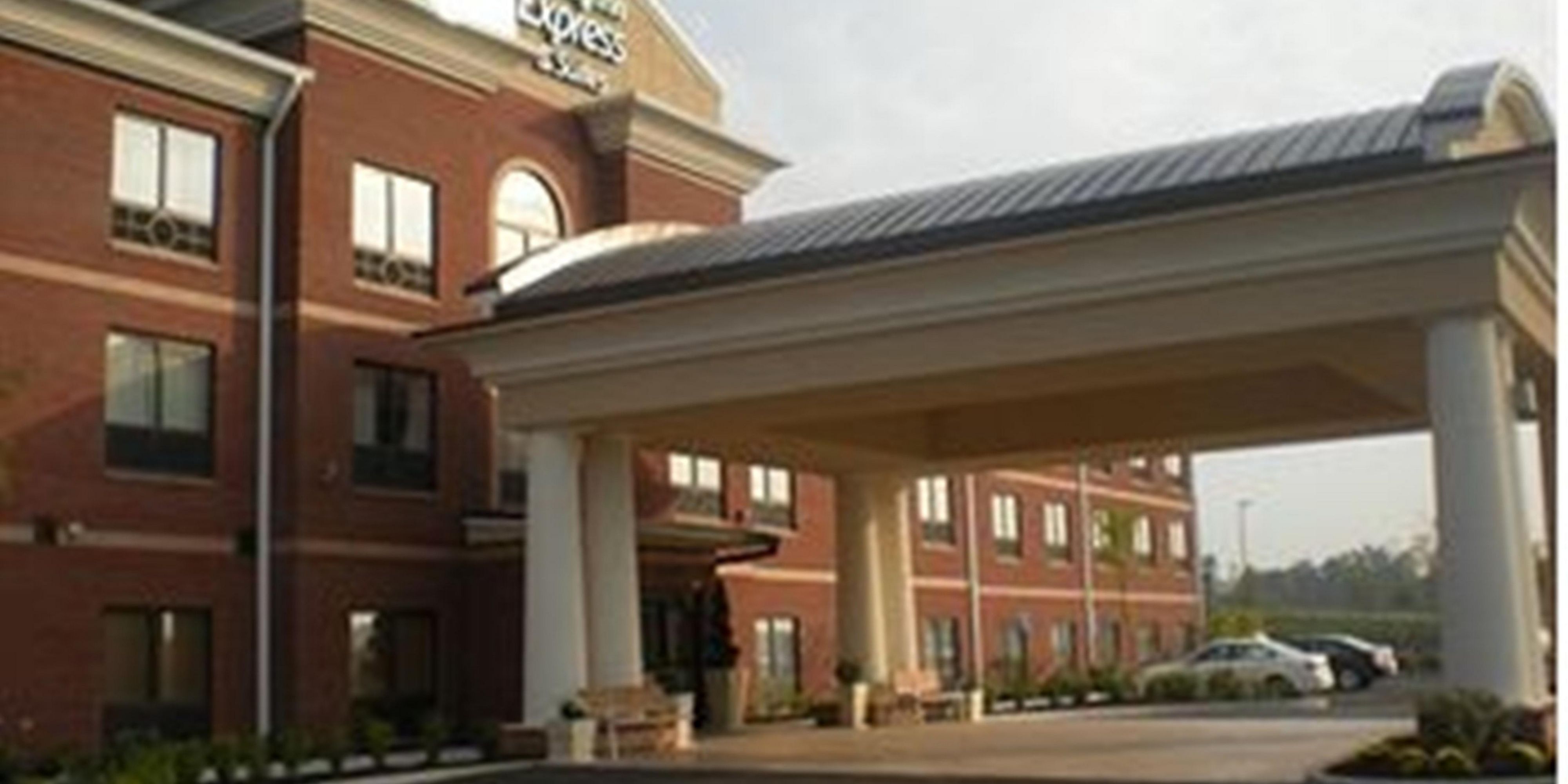 Holiday Inn Express & Suites Bridgeport - Clarksburg