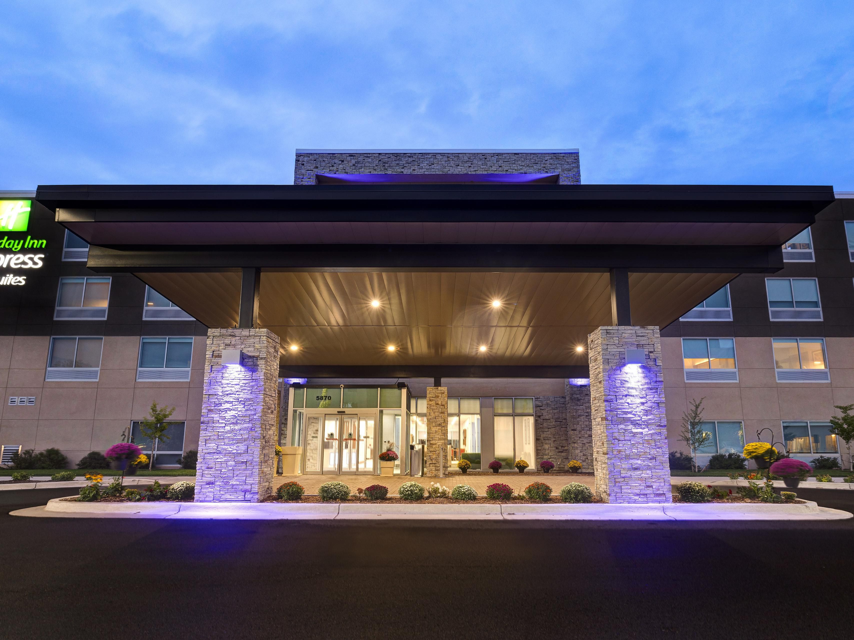 Welcome to the Holiday Inn Express & Suites Brighton!