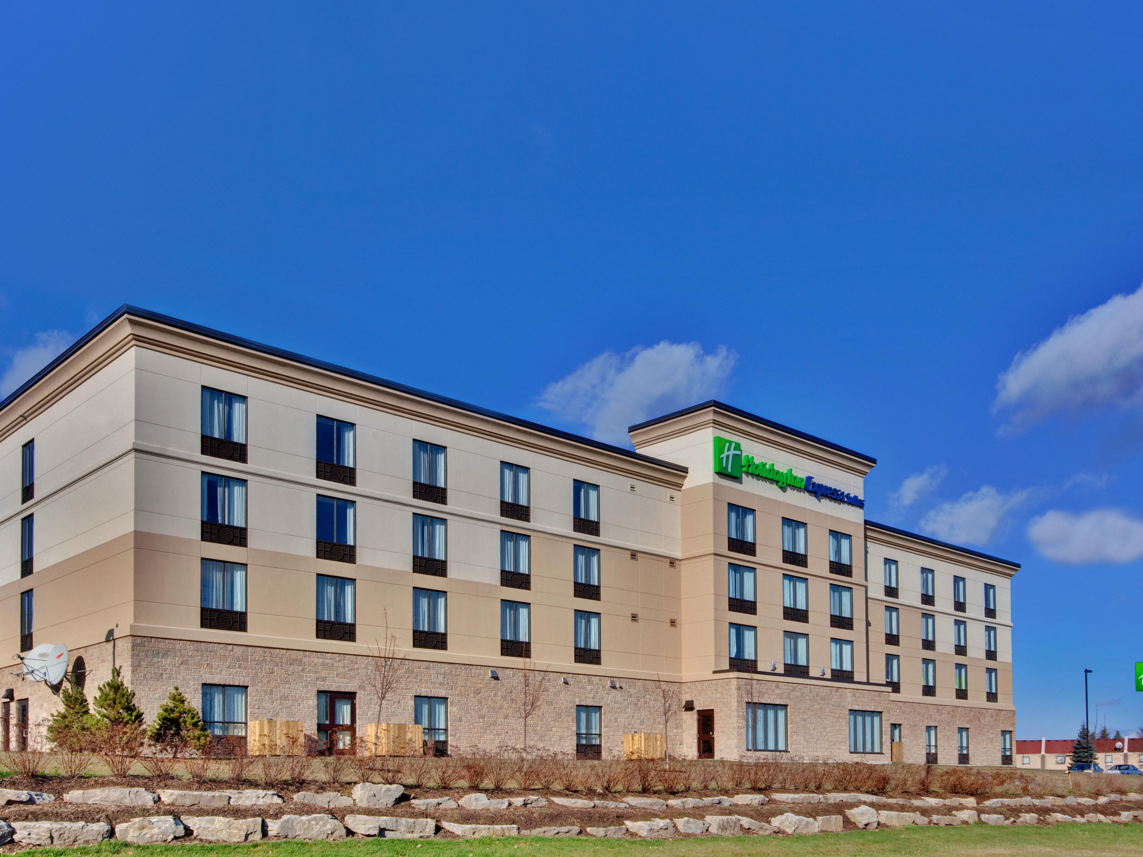 Stay Smart in one of our 80 contemporary guest rooms