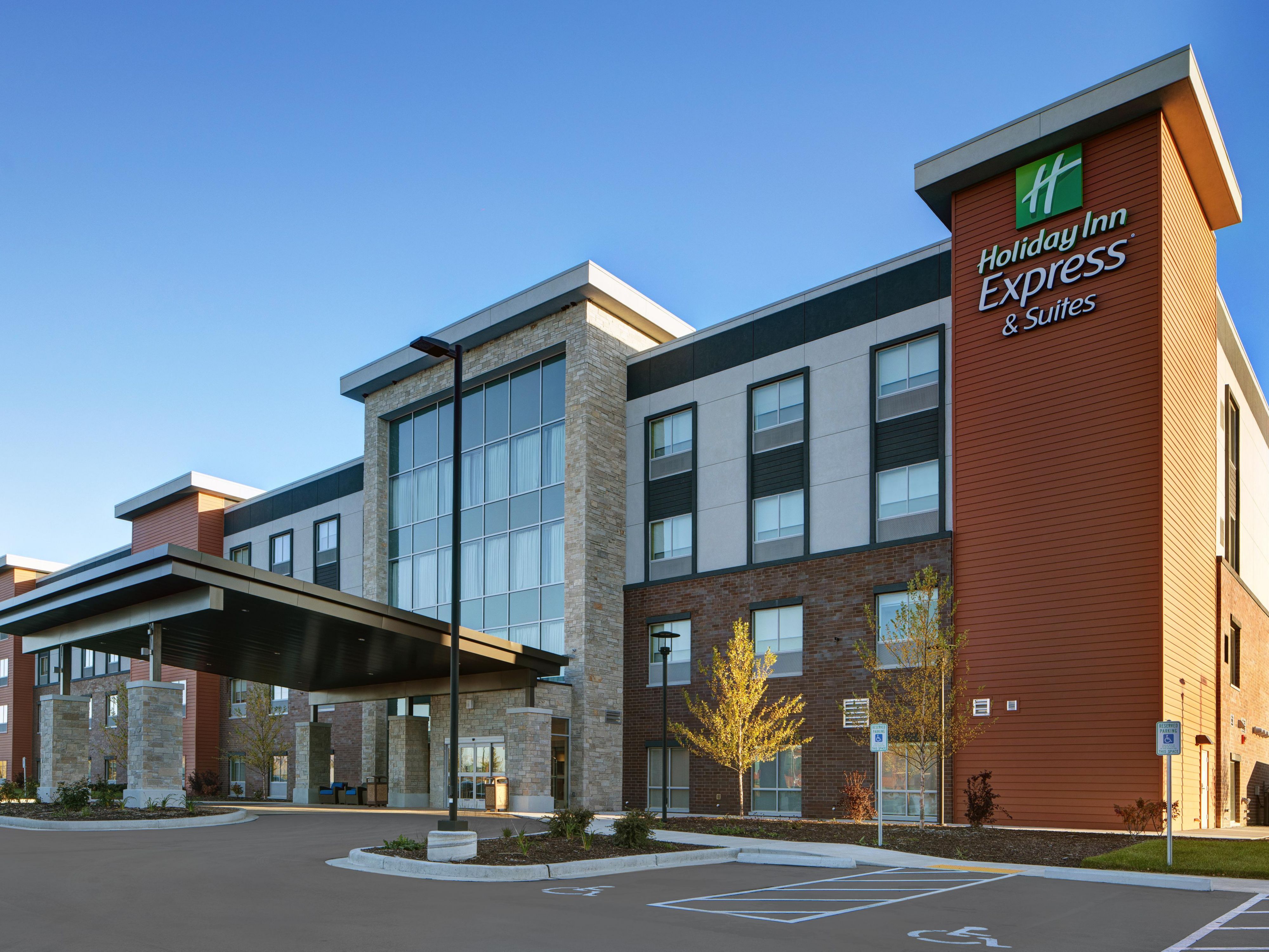 Holiday Inn Express & Suites Milwaukee Brookfield Hotel Reviews