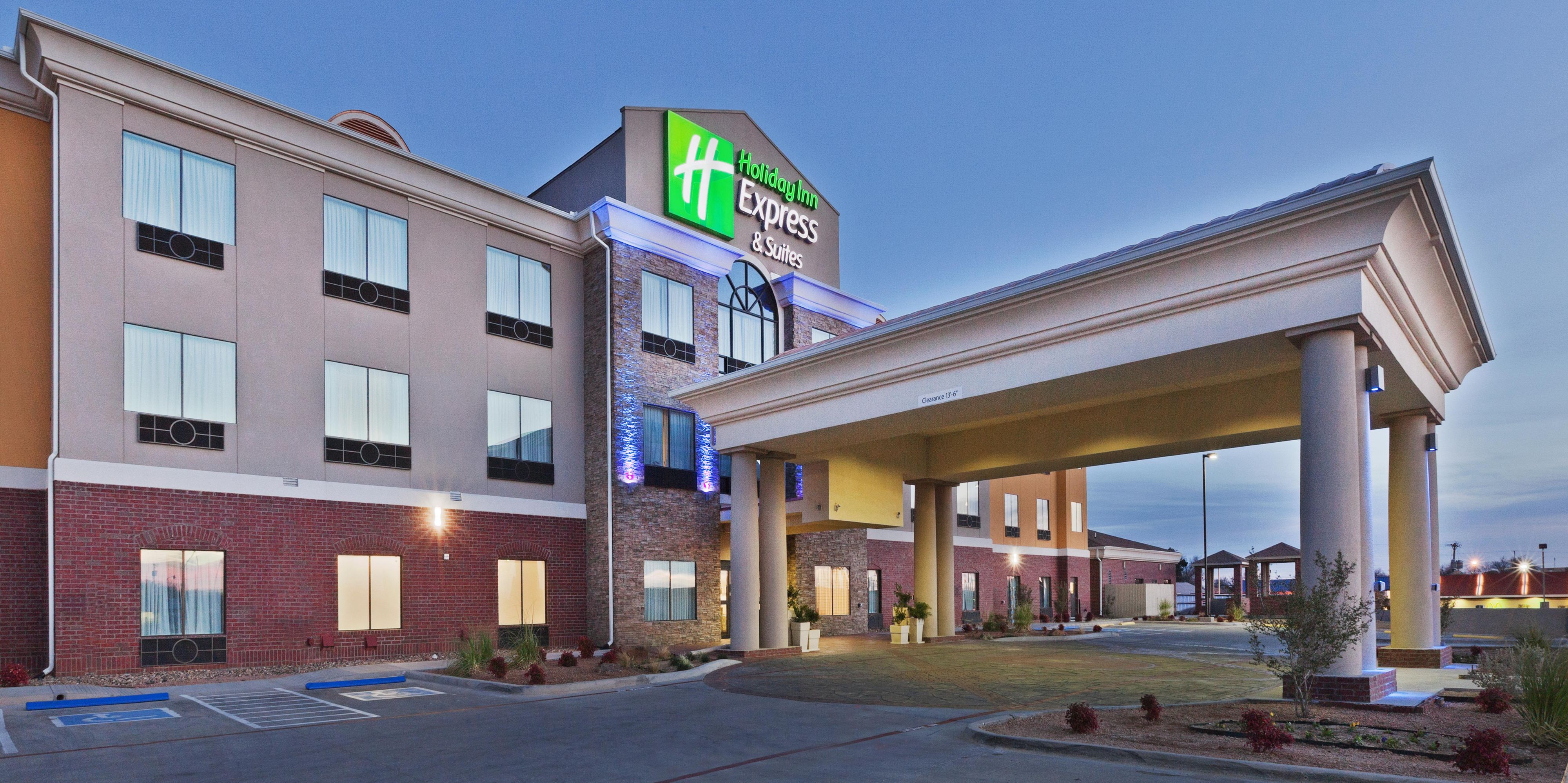 Holiday Inn Express & Suites Brownfield