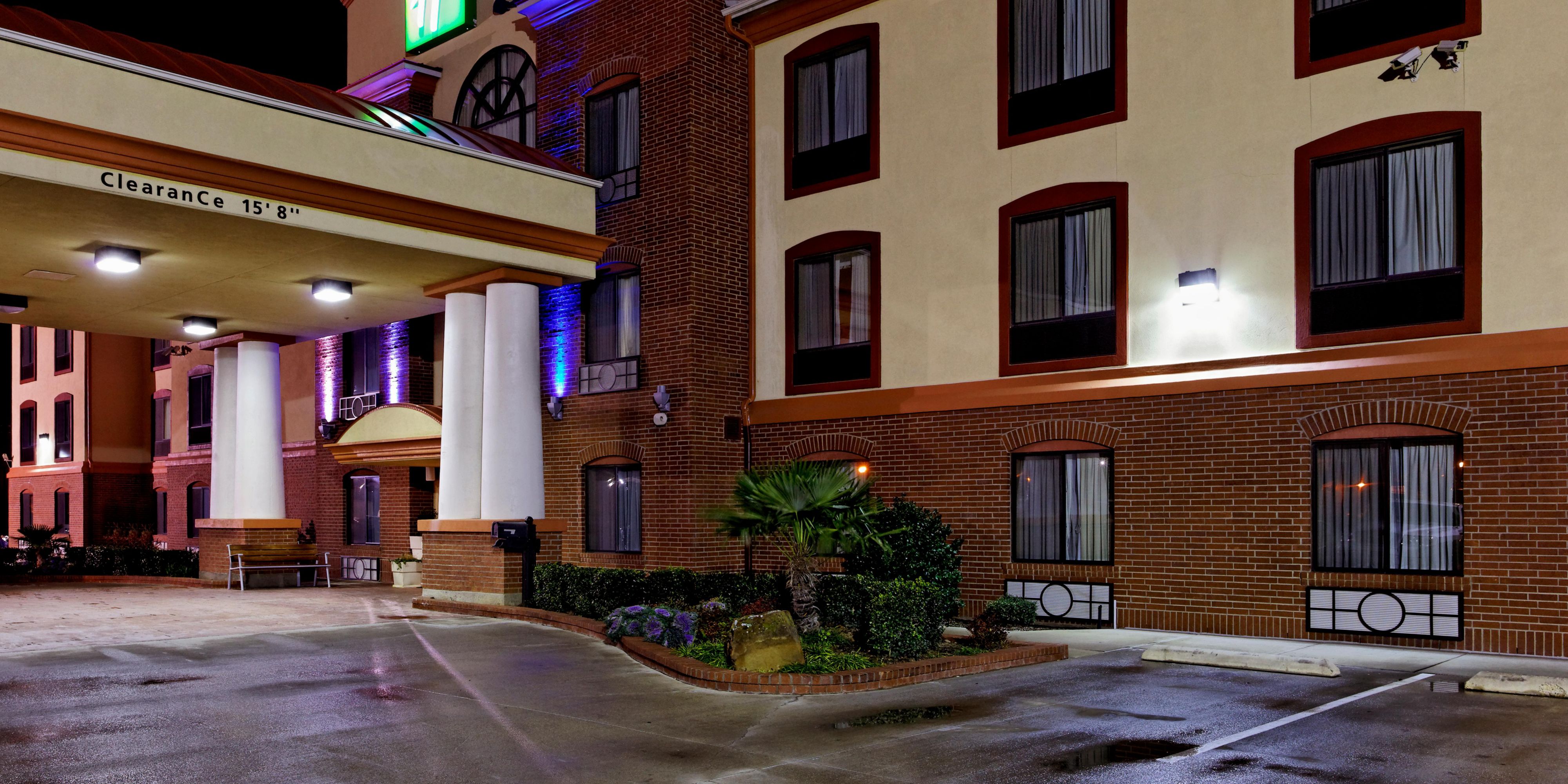 Holiday Inn Express & Suites Burleson/Ft. Worth