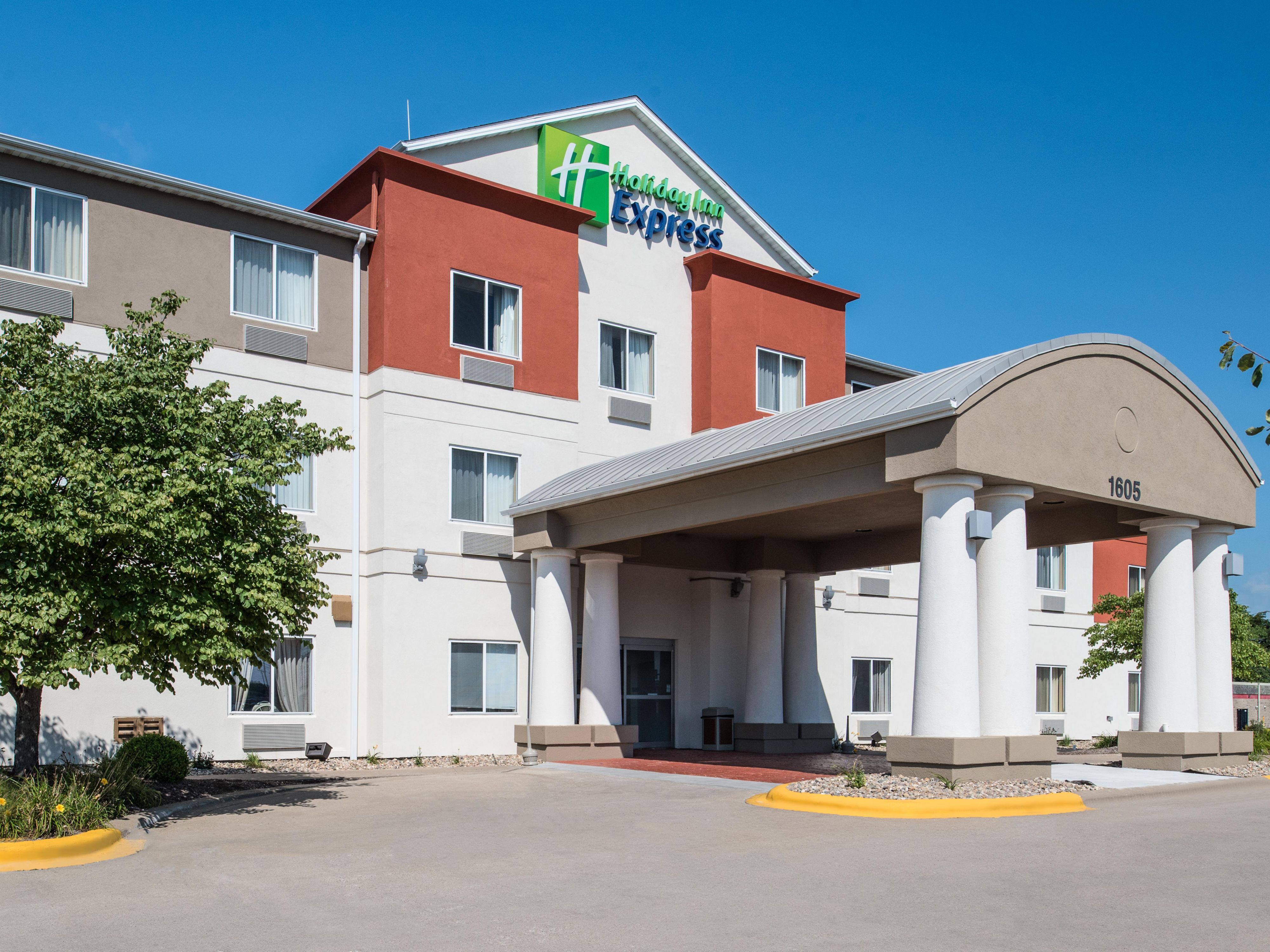 Burlington Iowa Hotel close to Fun City