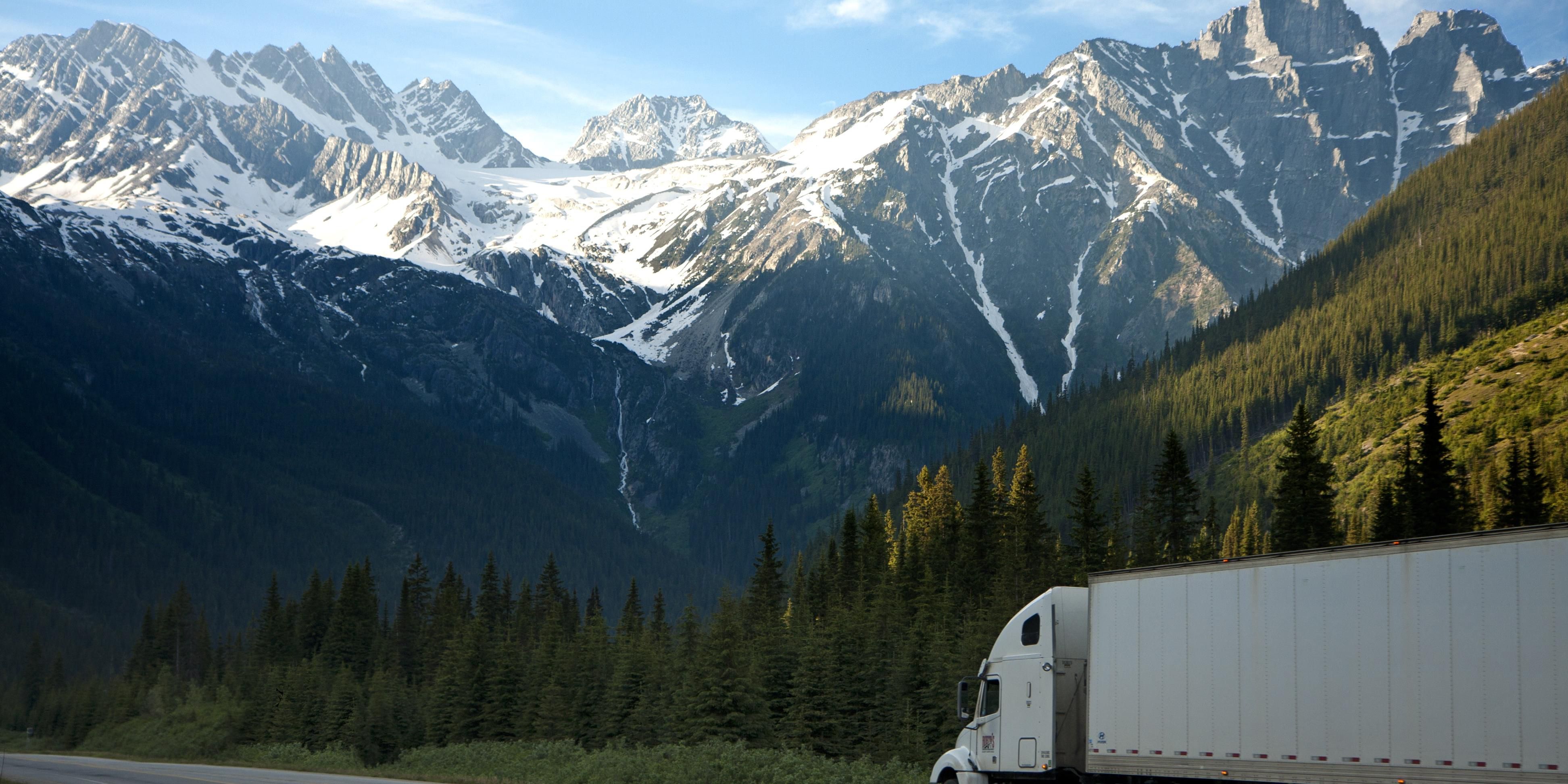 Over-sized parking perfect for transport vehicles such as campers, RVs, semi-trucks, and tractor trailers! Stay and park your big rigs in our gravel lot with convenient access to Interstate 5 and highway 20. Call our hotel now to find out more about our hotels exclusive "Truckers" discount. 