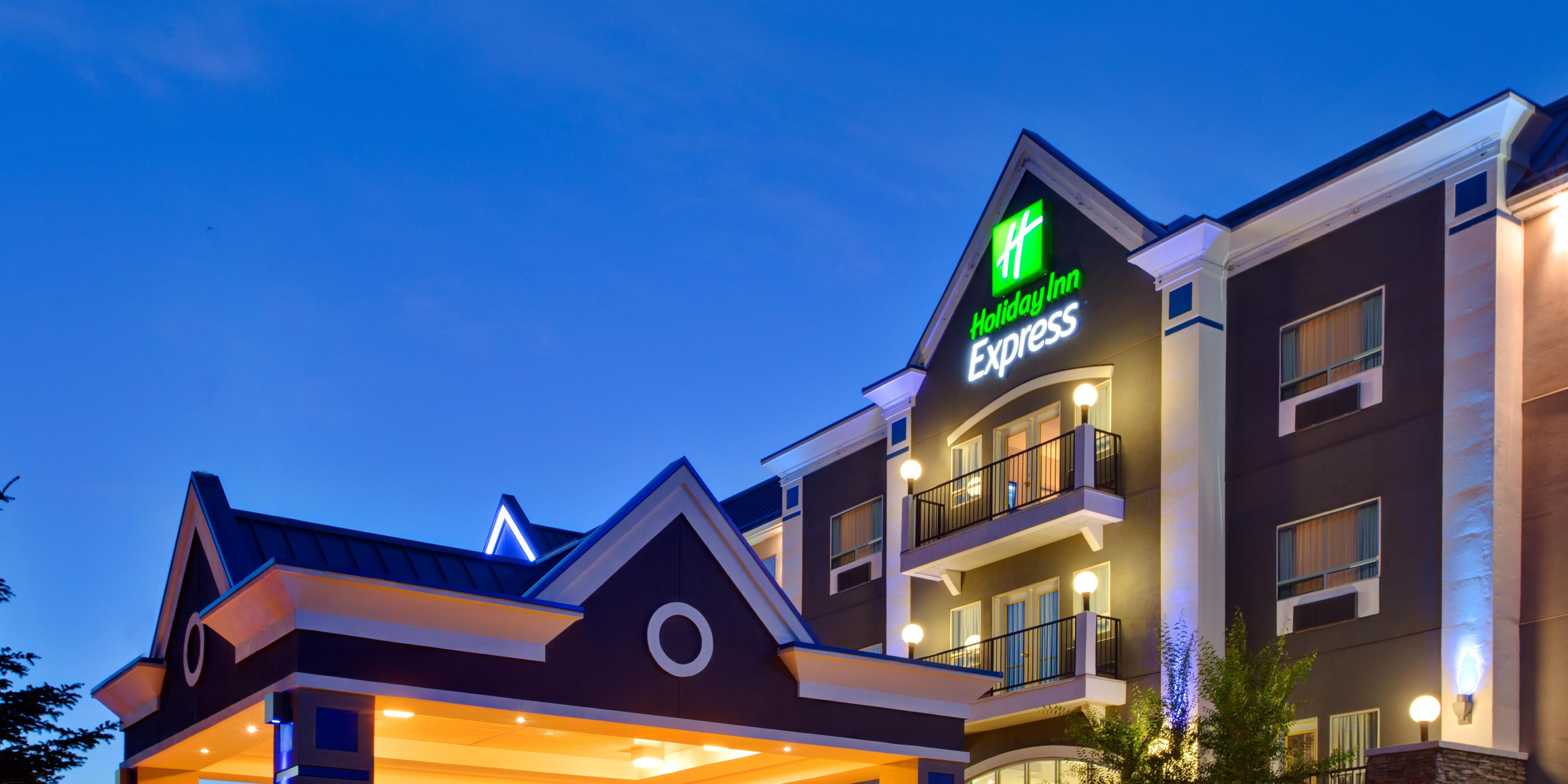 Holiday Inn Express & Suites Calgary South-Macleod Trail S