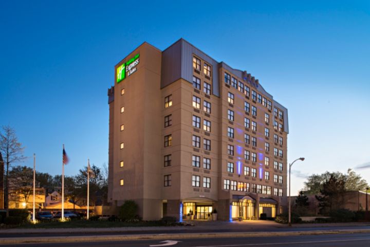 Holiday Inn Express & Suites Boston - Cambrid