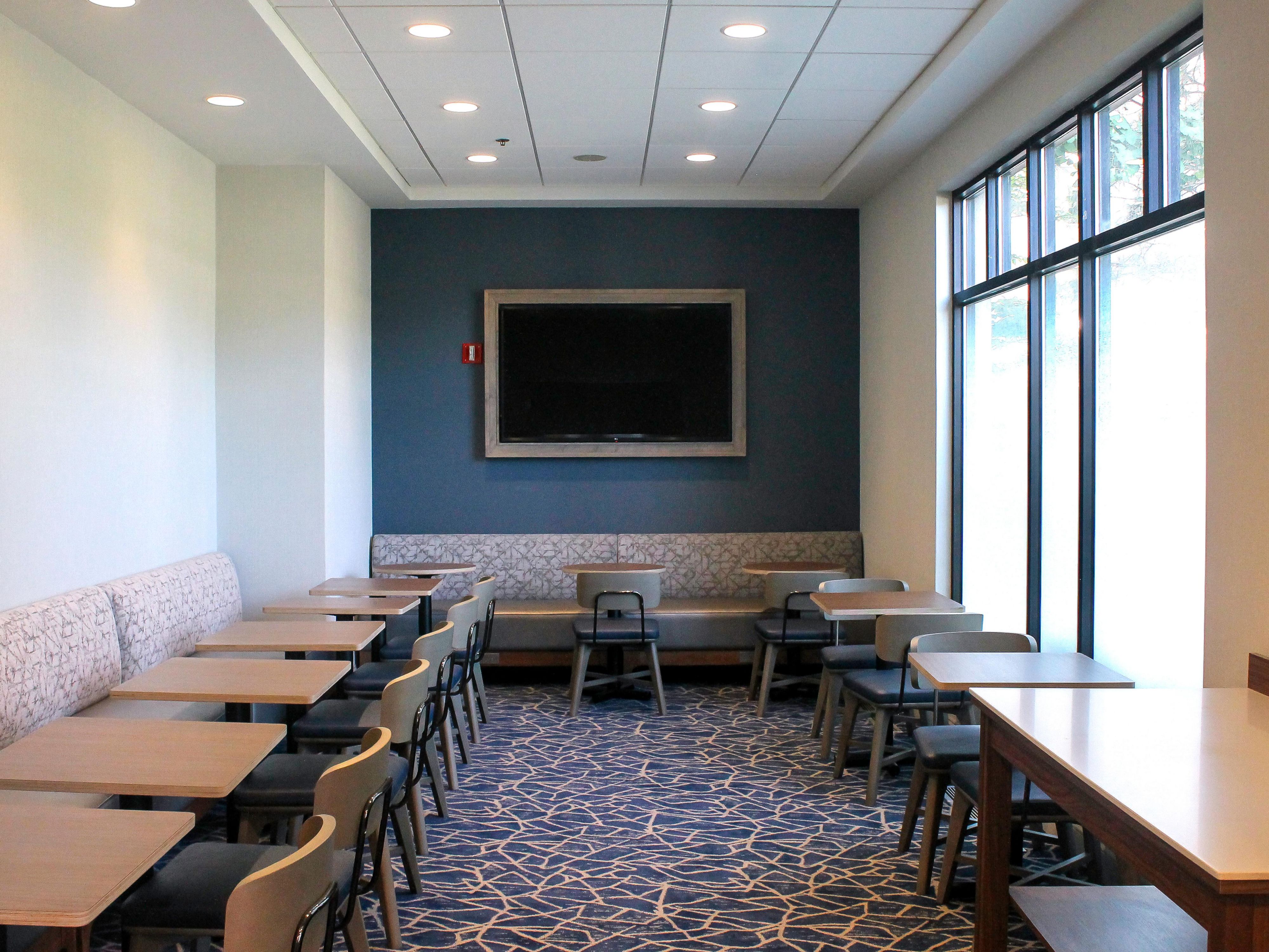 We offer a versatile Meeting and Event space that can be set-up to accommodate your events needs. With 750 sq ft our space is large enough for many different types of events. Business meetings, training or classes, baby showers, and family gatherings are just a few different events that we have had here. Don't wait, book your event today!