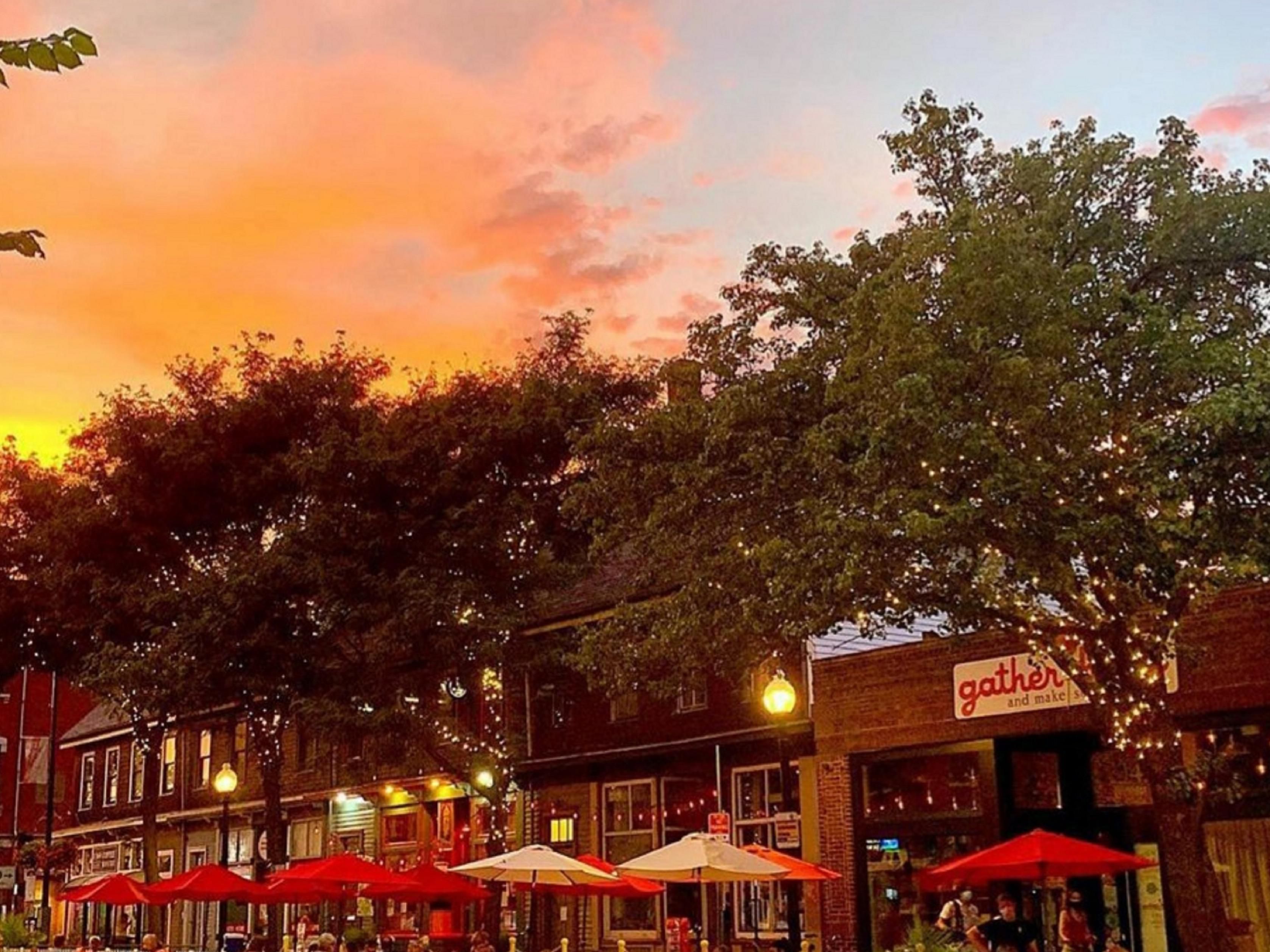 Bordering Boston, Somerville and Charlestown, East Cambridge provides easy access to all of them while being an amazing destination in itself. The hotel is walking distance to MIT, Binney Street, Kendall Square, the Charles River, the Museum of Science and Inman Square. Explore this vibrant neighborhood filled with dining and shopping options. 