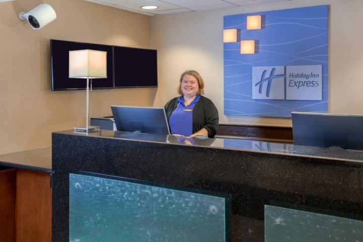 Holiday Inn Express & Suites Canton