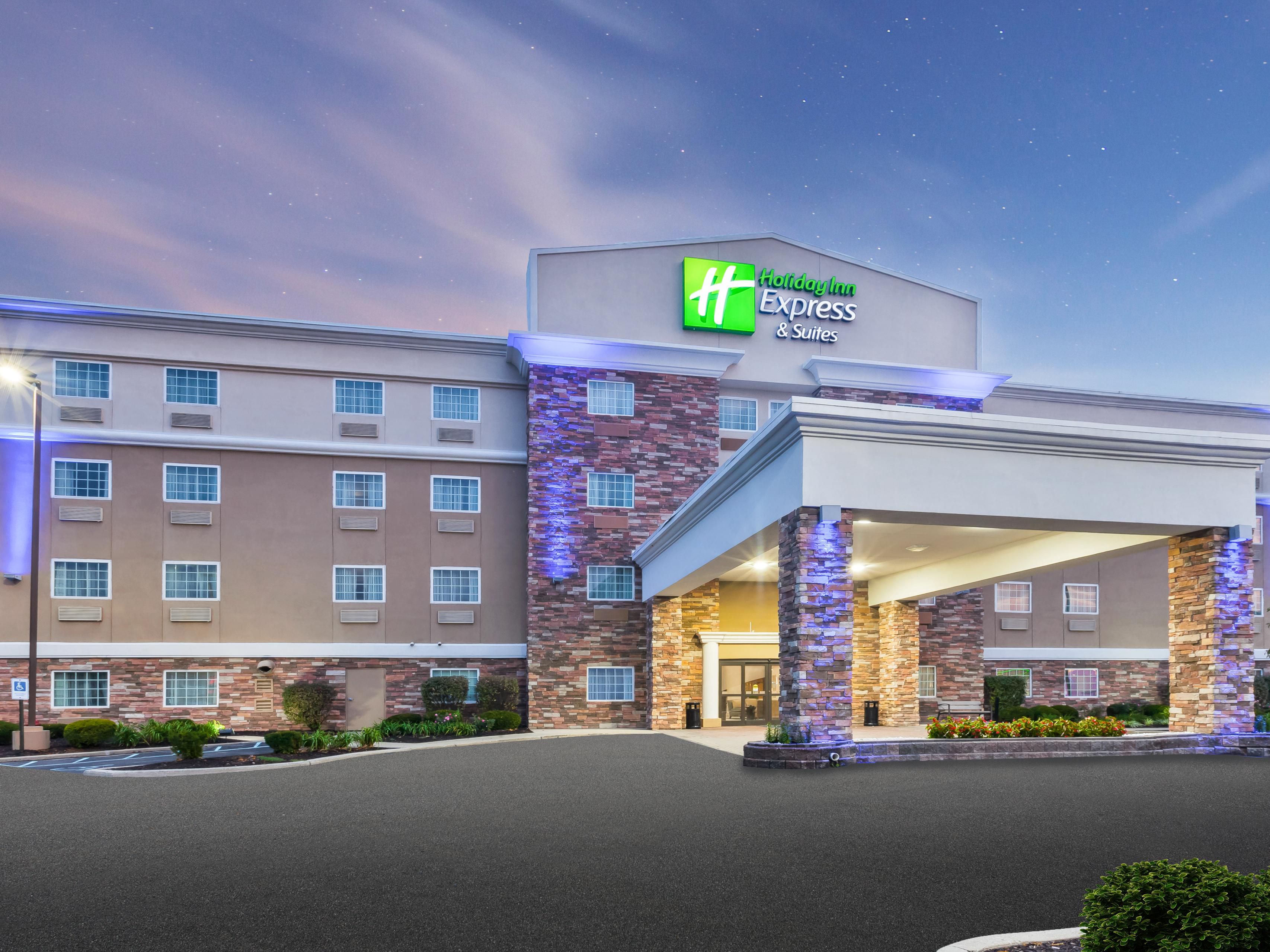 Holiday Inn Express And Suites Carmel 6193770386 4x3