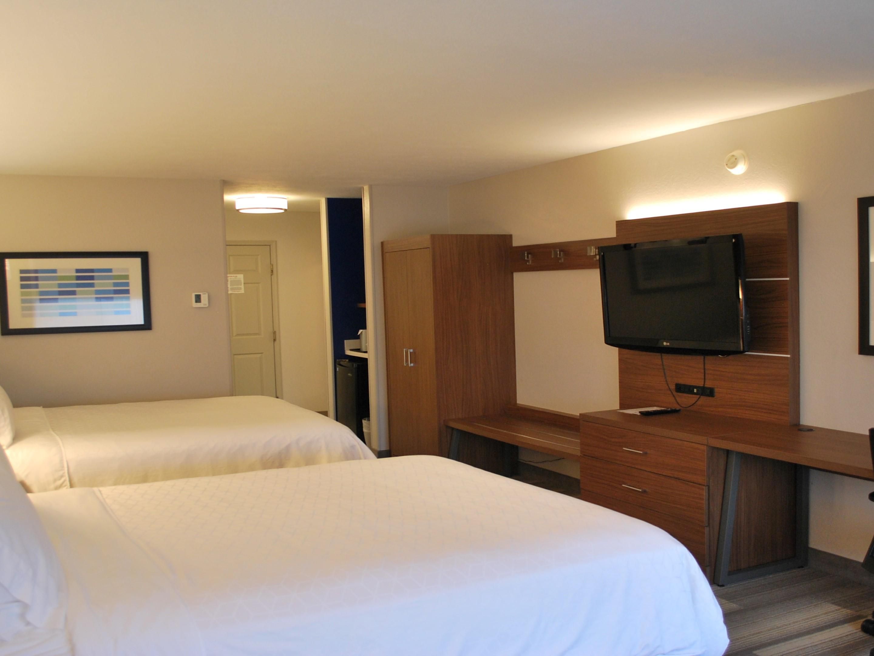 Spacious 2 Queen Room