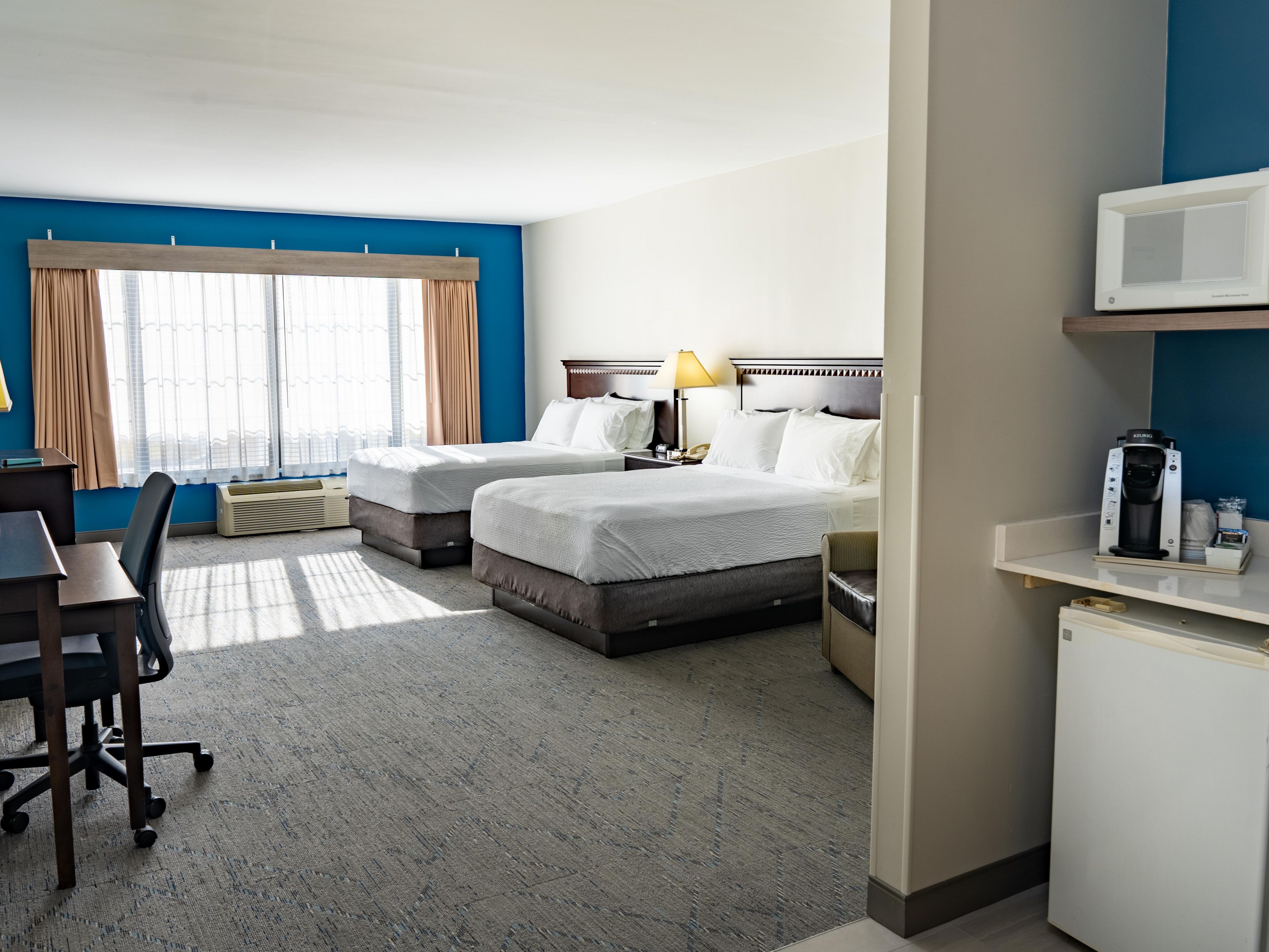 Holiday Inn Express & Suites Carneys Point Pennsville Guest Room & Suite Options