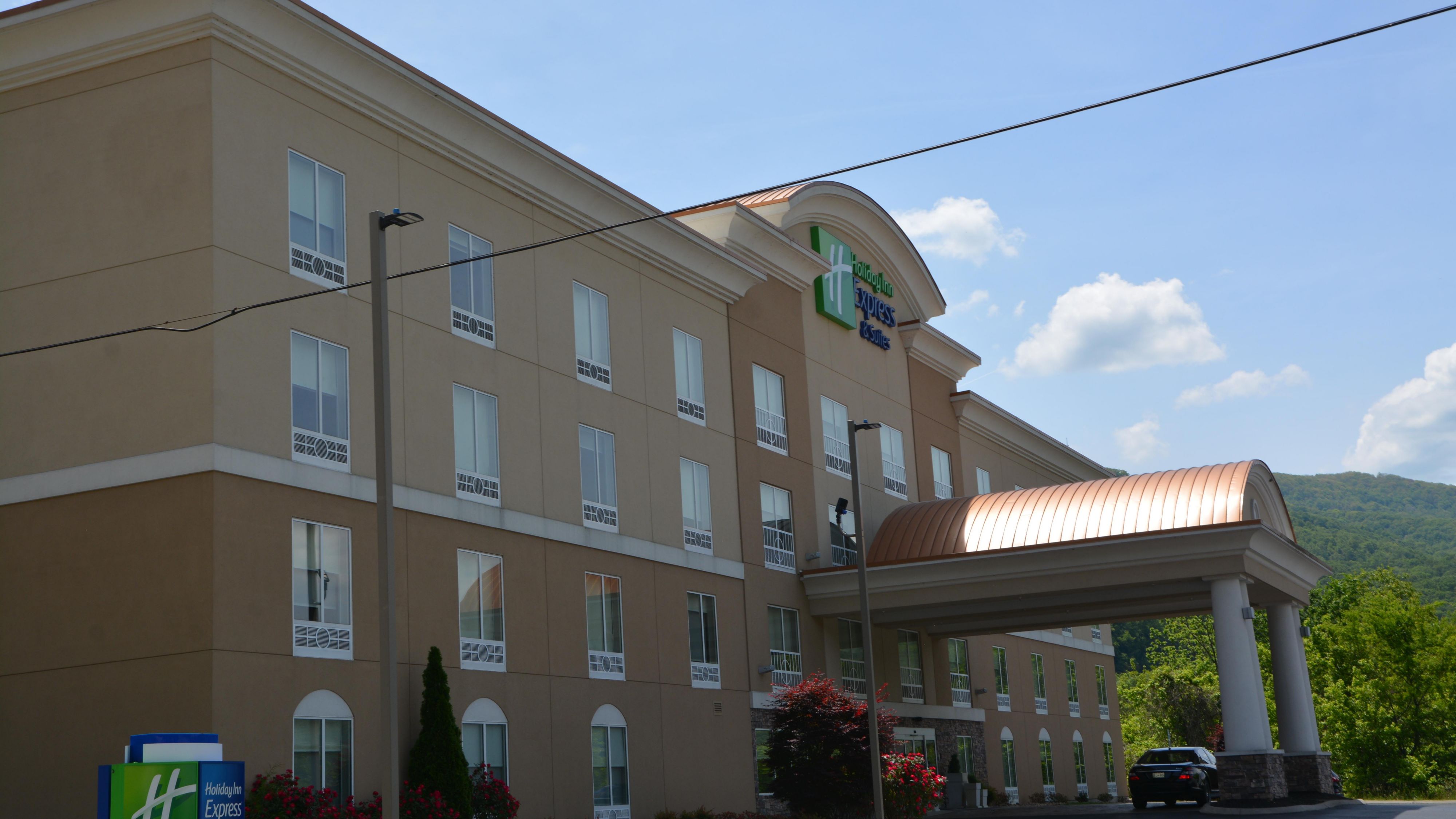 Top 12 Caryville Hotels by IHG - July 2024