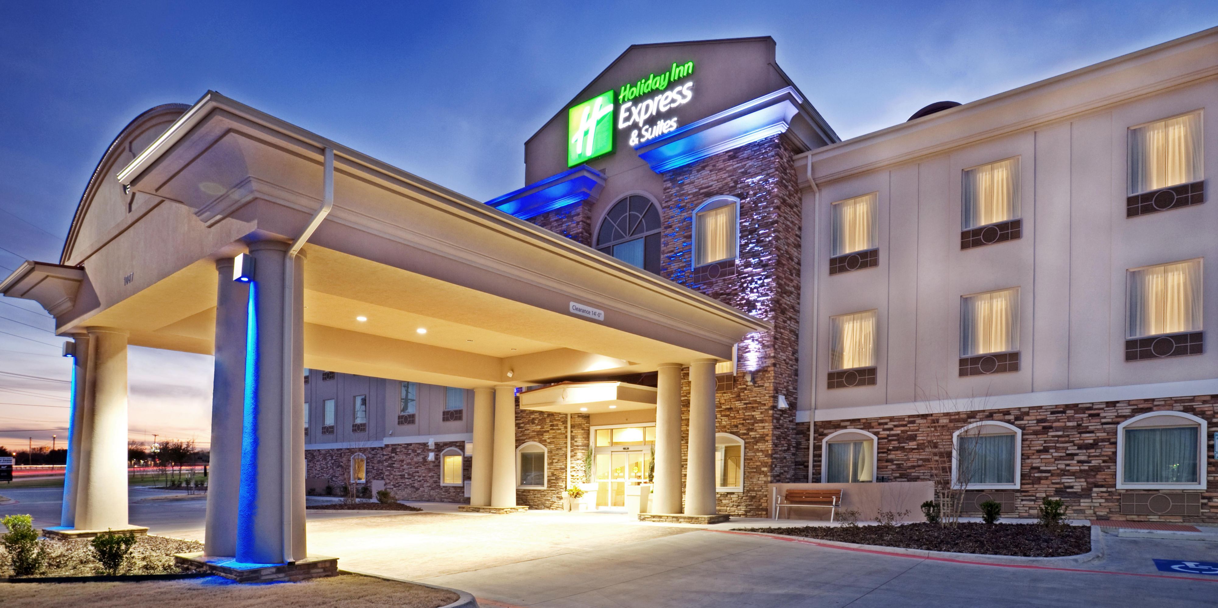 Holiday Inn Express & Suites Dallas Southwest-Cedar Hill