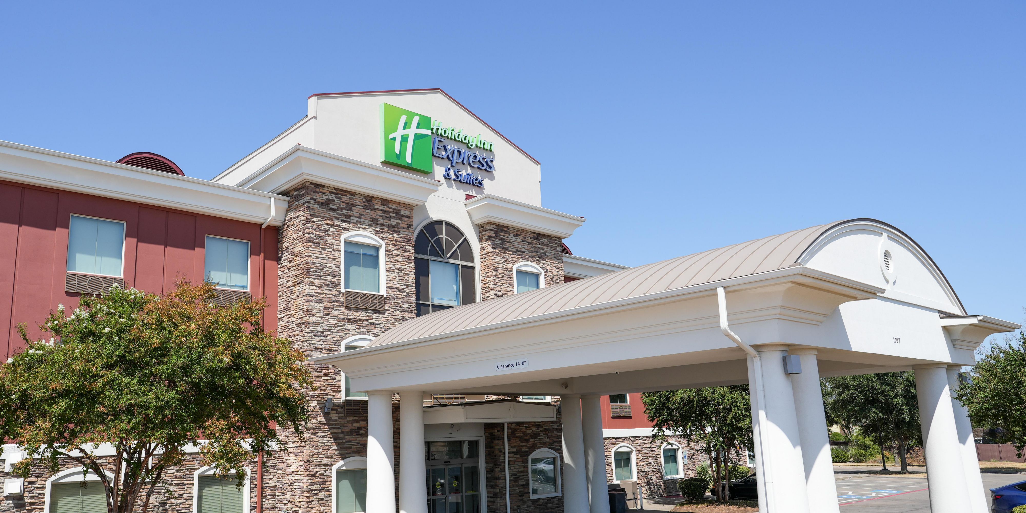Holiday Inn Express & Suites Dallas Southwest-Cedar Hill
