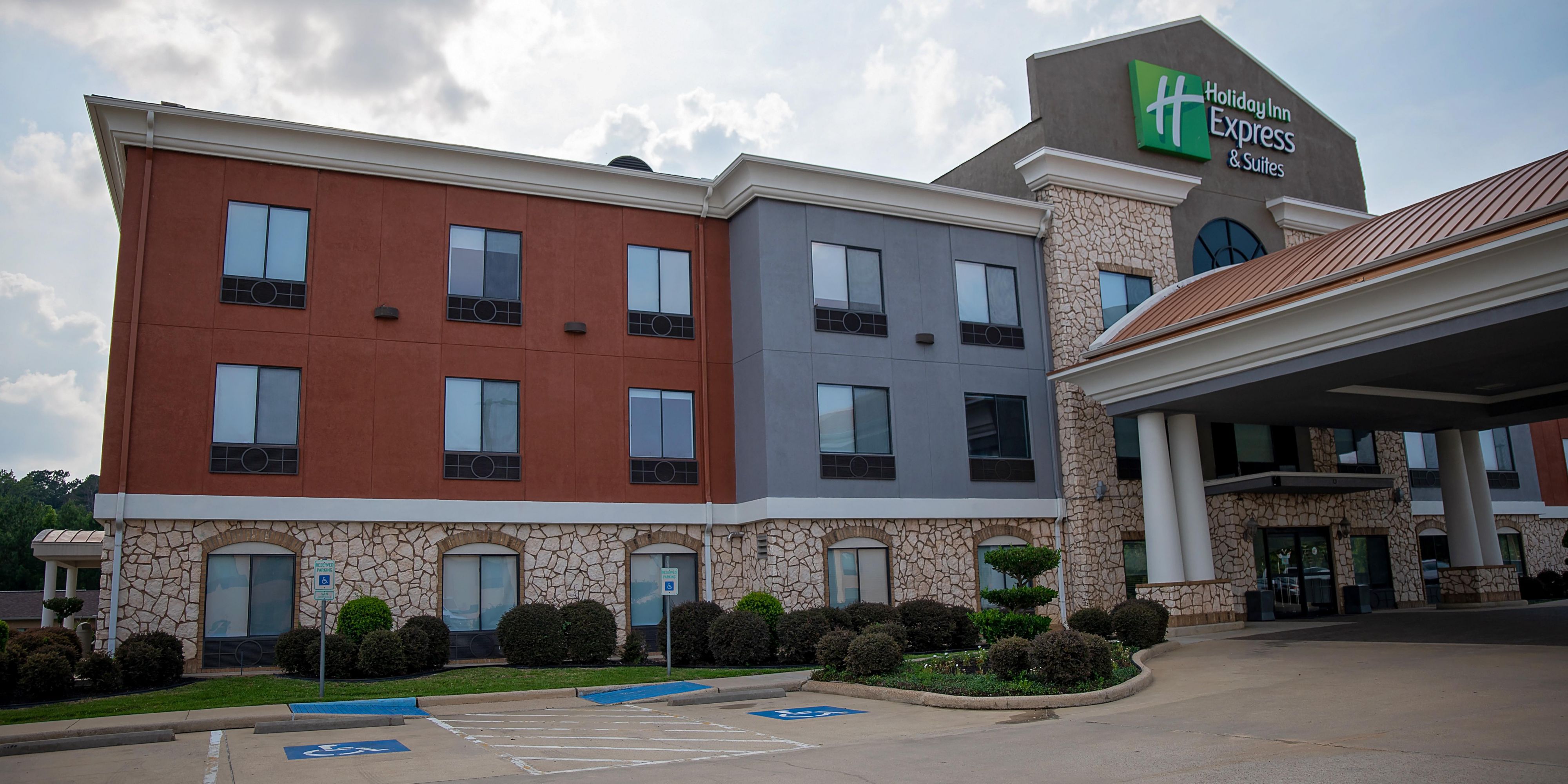 Holiday Inn Express & Suites Center