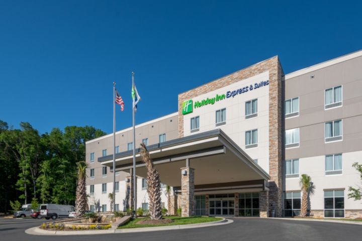 Holiday Inn Express & Suites Charlotte Airpor
