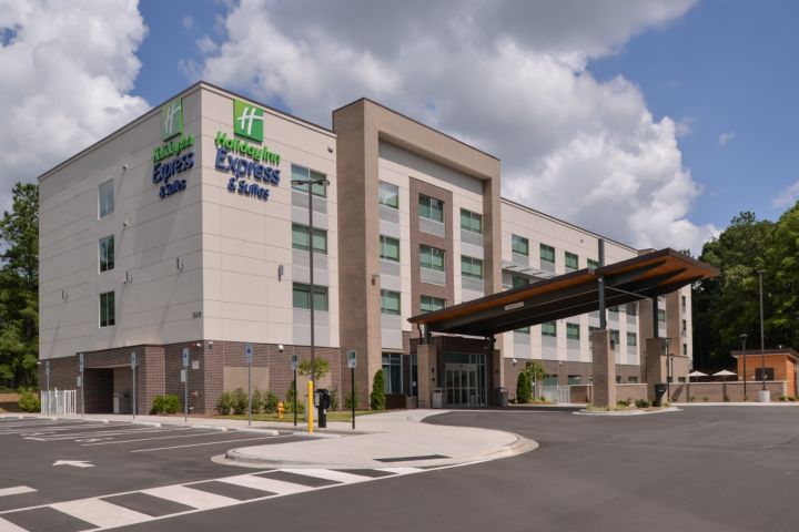 Holiday Inn Express & Suites Charlotte - Ball