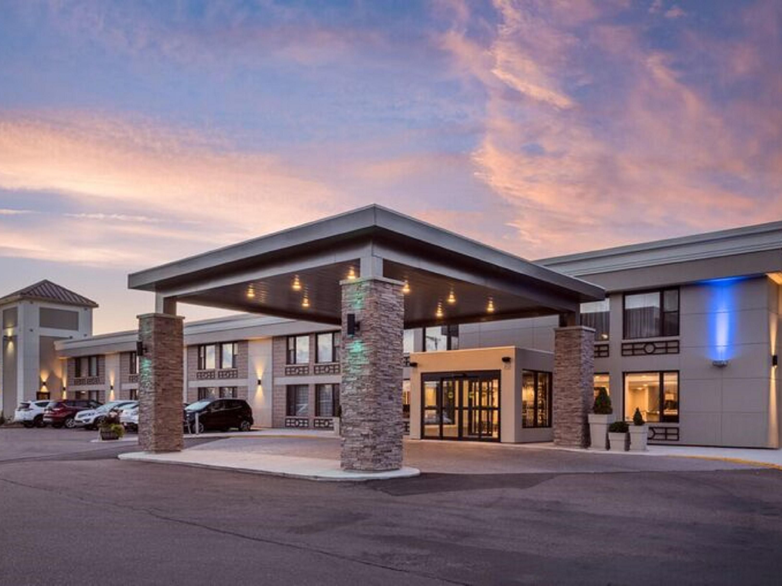 Welcome to the Newly Designed Holiday Inn Express & Suites