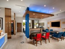 holiday inn express & suites : valencia - santa clarita