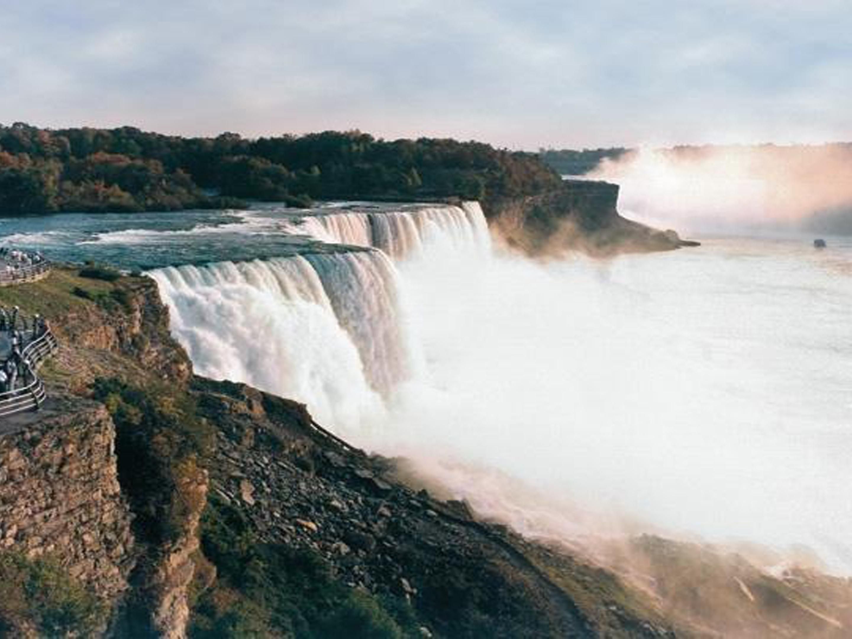 We are a short distance to one of the "Wonders of the World" Niagara Falls NY USA, Fashion Outlet Mall of Niagara Falls USA and minutes from downtown Buffalo.