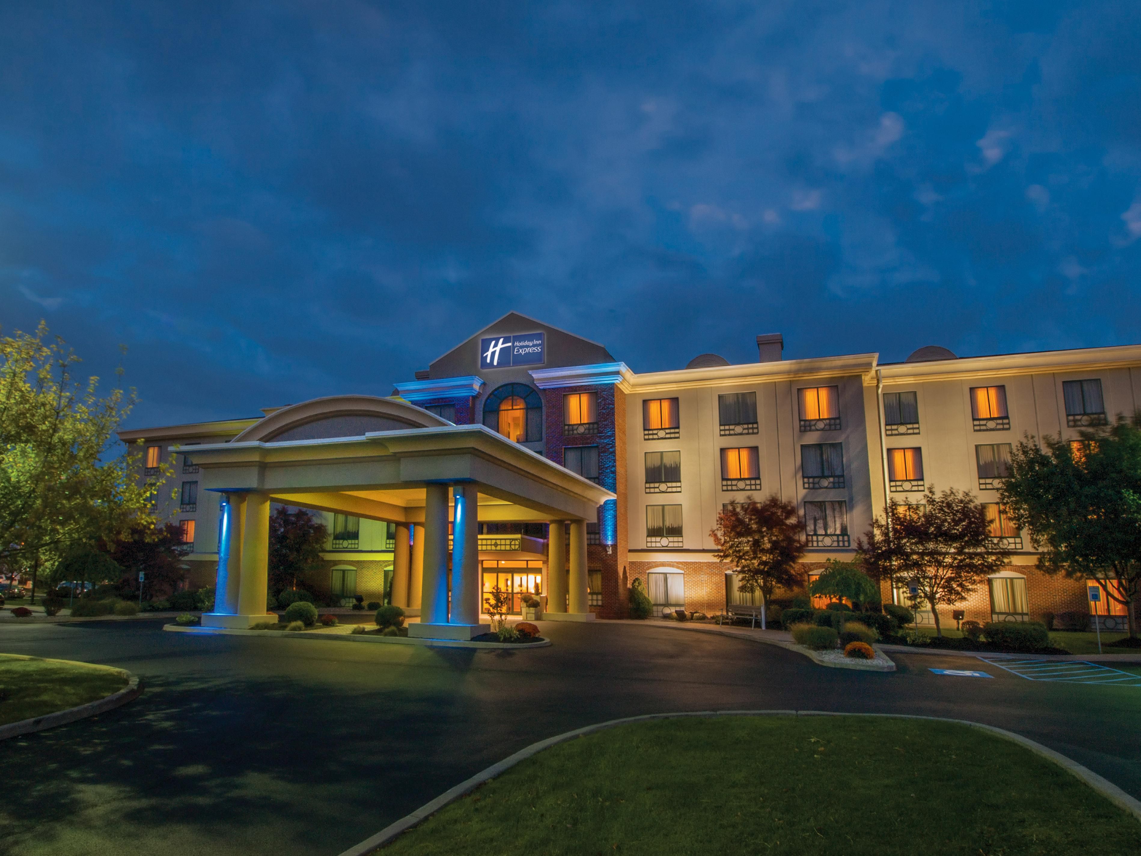 Airport In Cheektowaga, NY | Holiday Inn Express & Suites Buffalo Airport