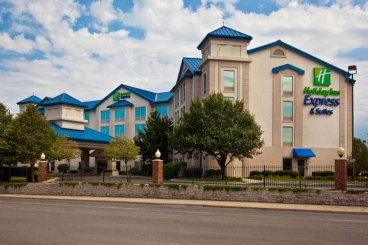 Holiday Inn Express & Suites Chicago-Midway A
