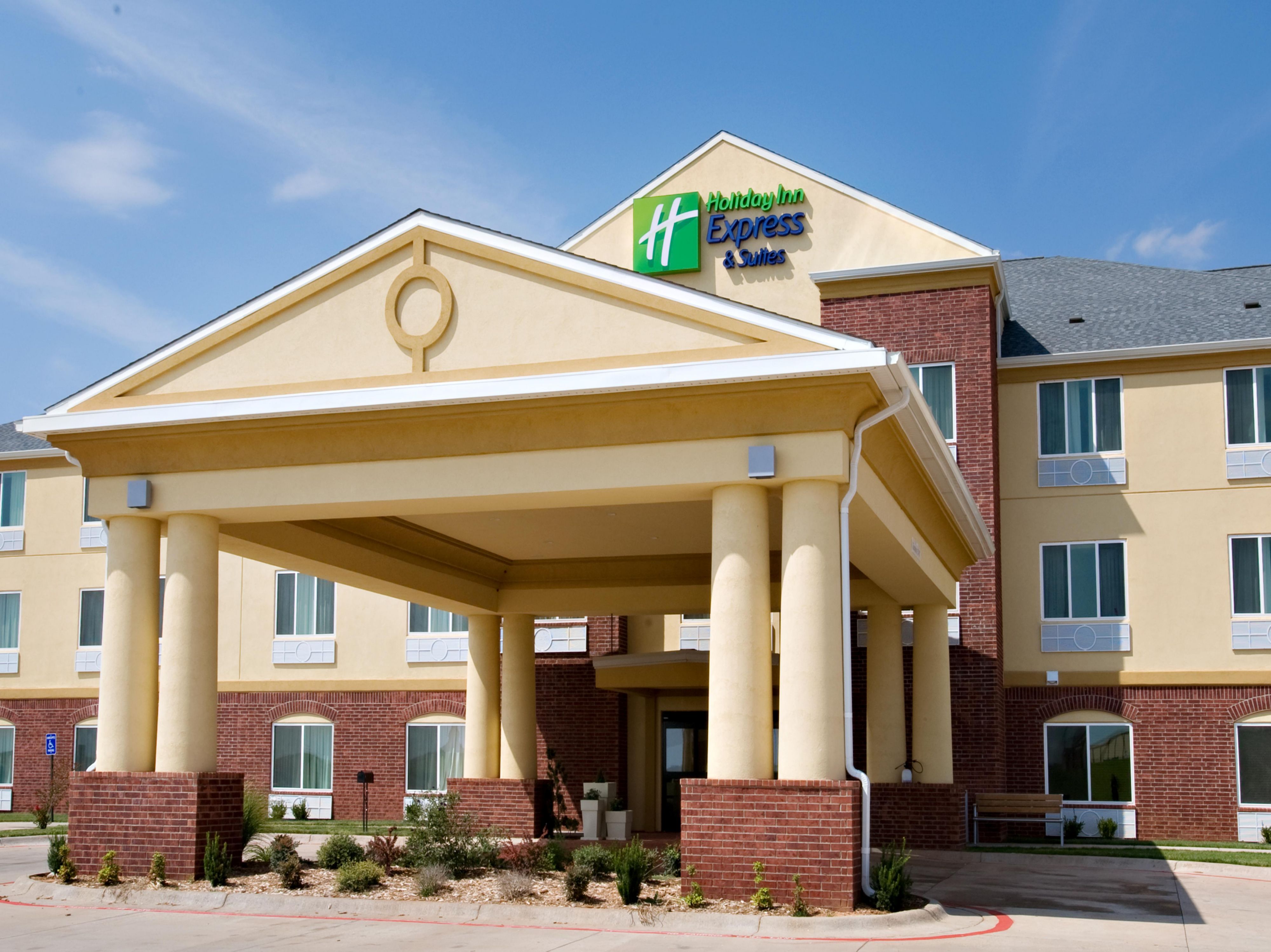 Fit in a workout on your schedule. Our fitness center is open daily from 12 AM to 11:59 PM. Whether you prefer free weights, a stationary bike, or a treadmill, we make it easy for you to keep moving during your stay.