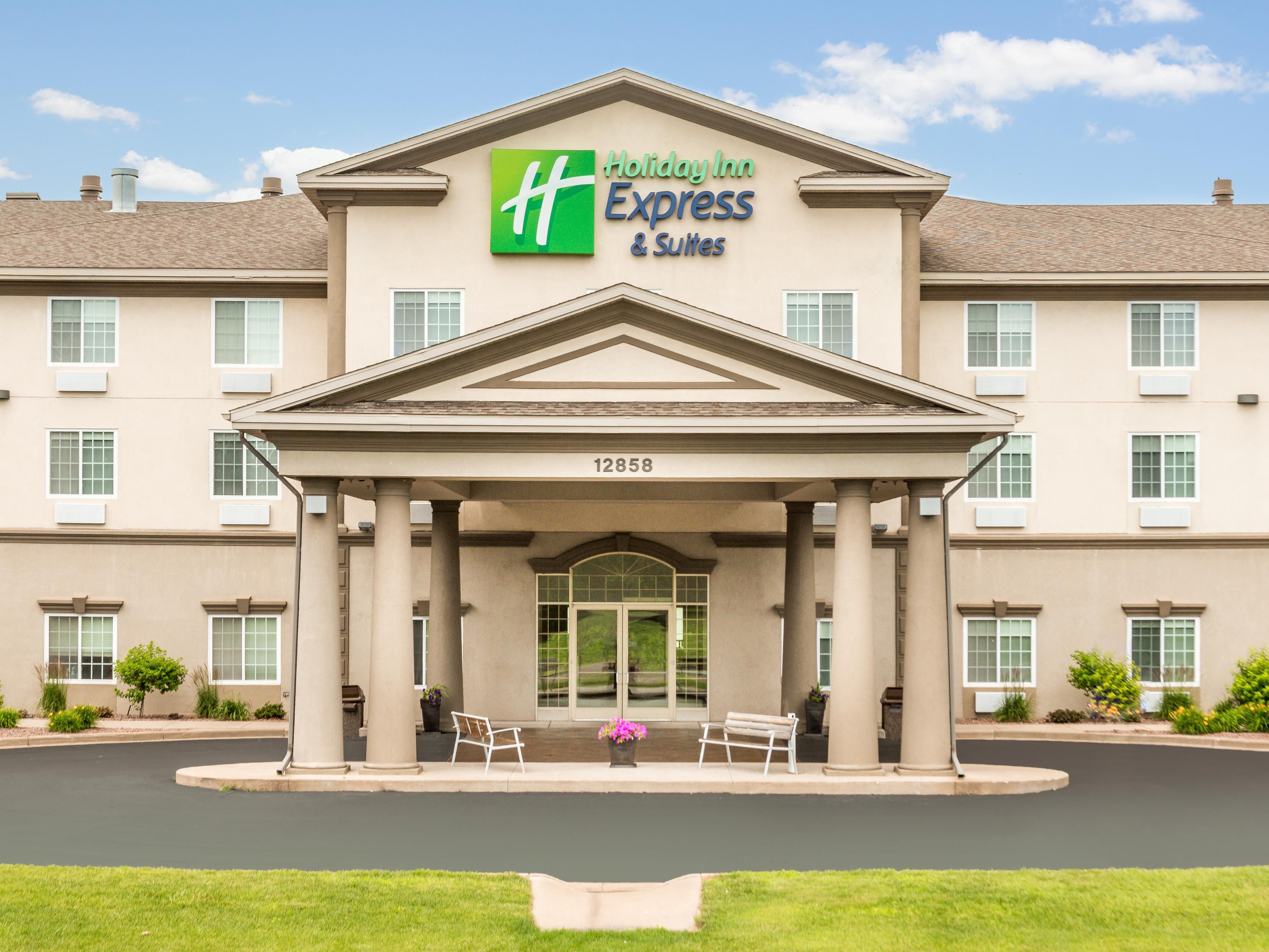 Hotels near Chippewa Falls WI Holiday Inn Express Suites Eau