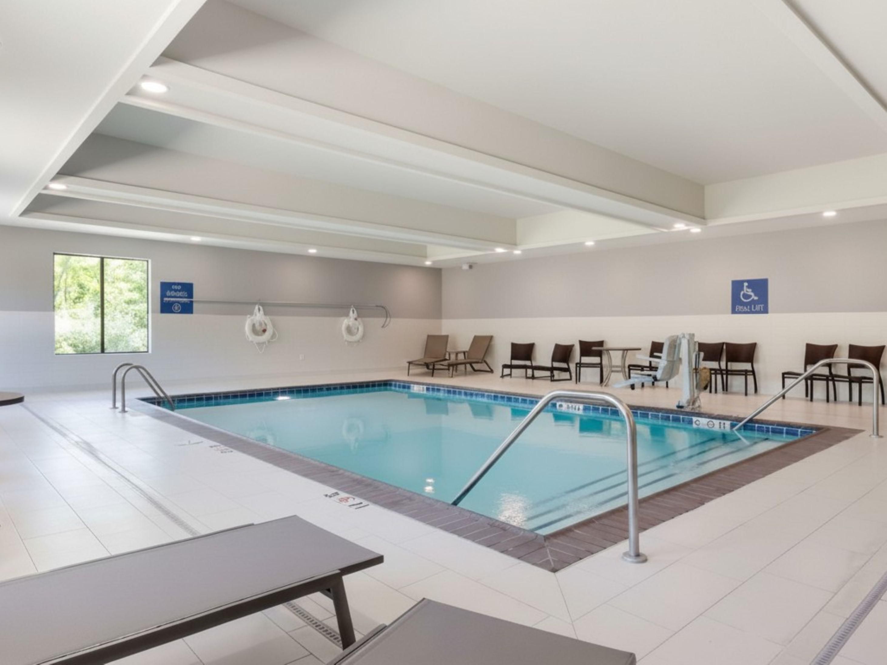 Schwimmbecken