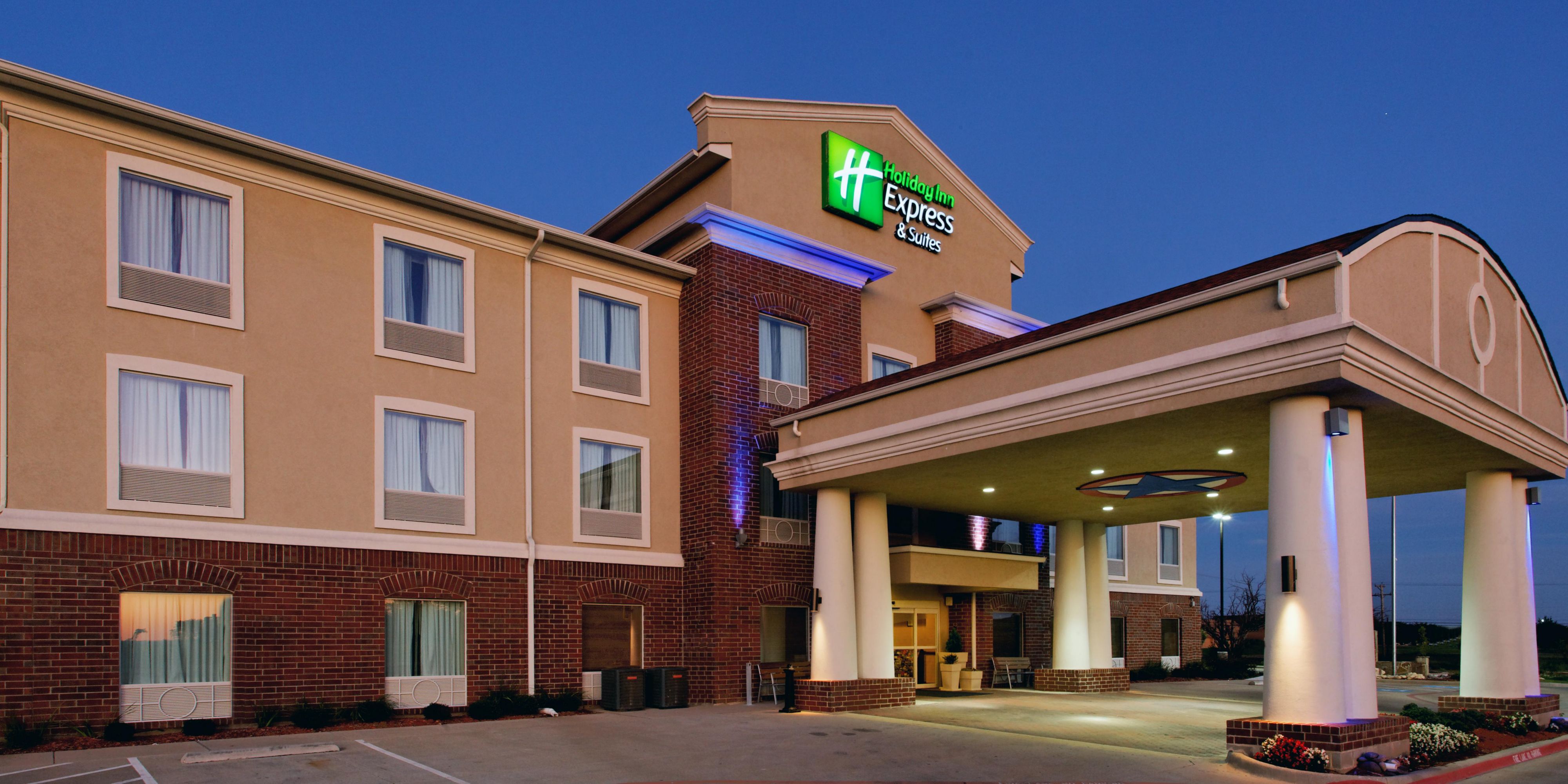 Holiday Inn Express & Suites Cleburne