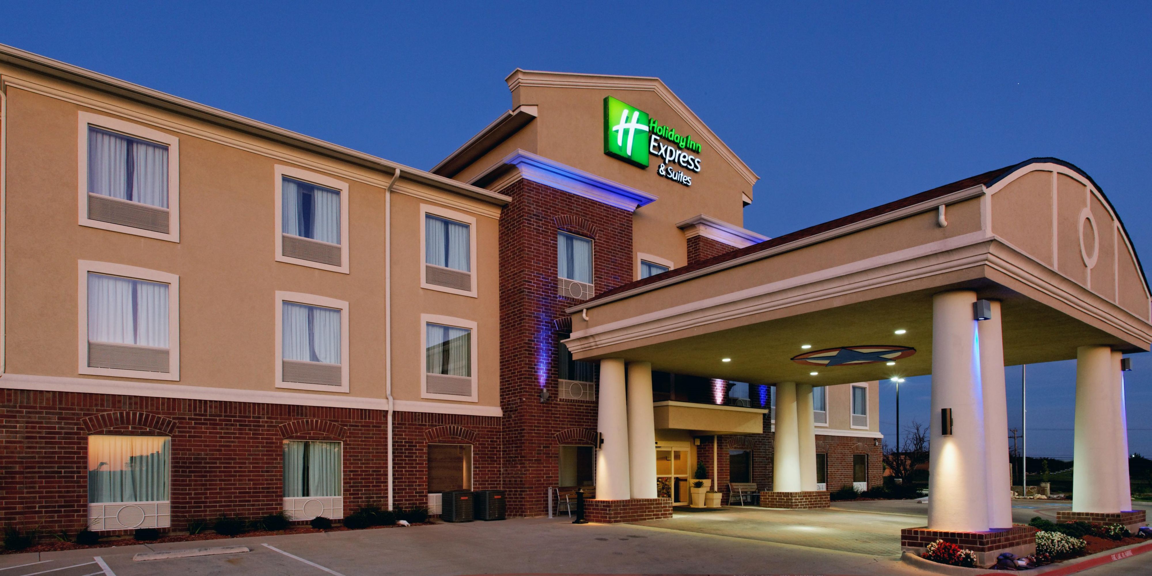 Holiday Inn Express & Suites Cleburne