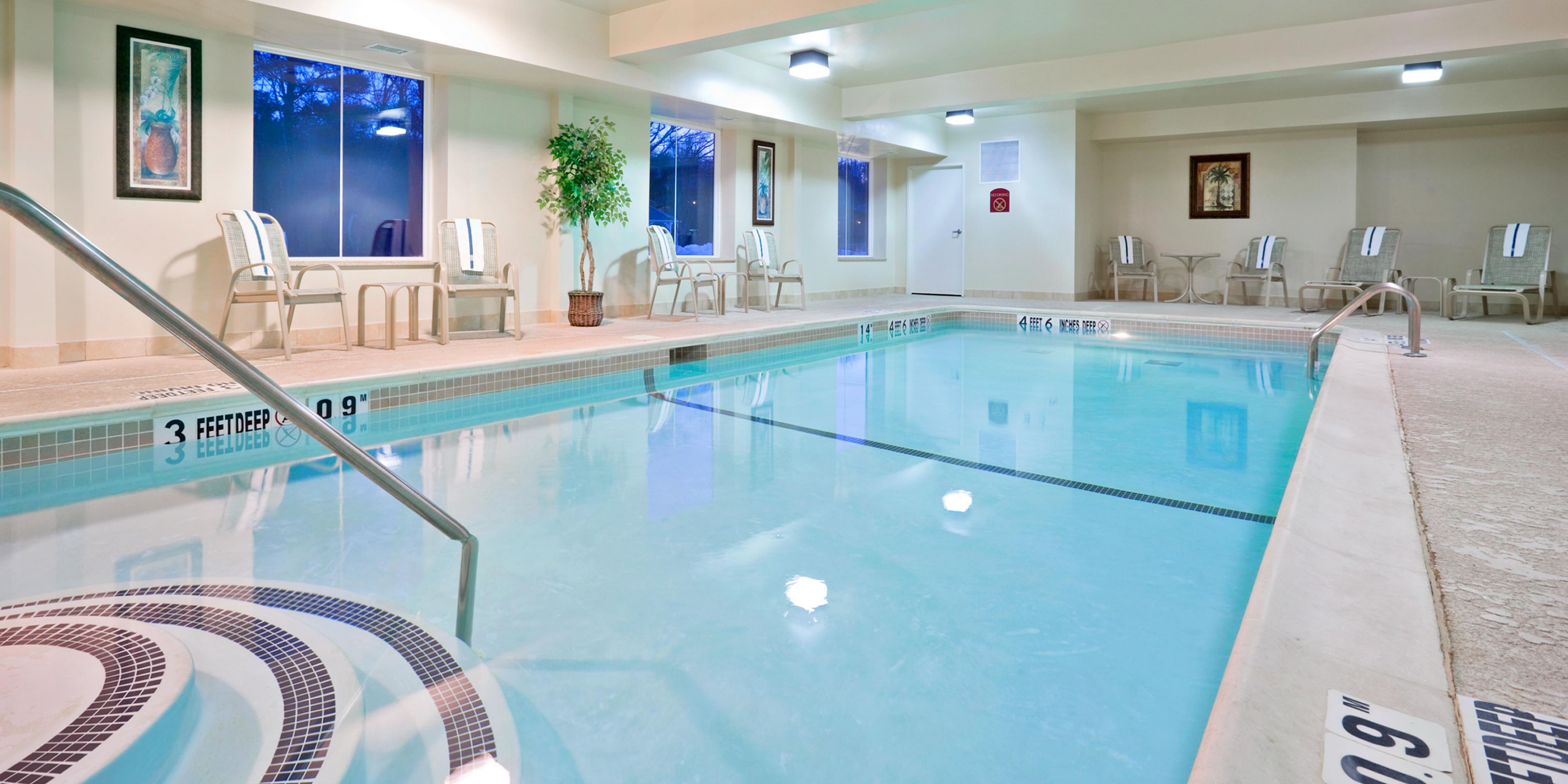 If winter has you locked down, turn that frown into a Pool staycation at the Holiday Inn Express in Clifton Park. Our comfortable rooms will make for a relaxing evening after plenty of play in the water with your family. Our hotel offers breakfast included with our guest rooms so be sure to fuel up to start the day.