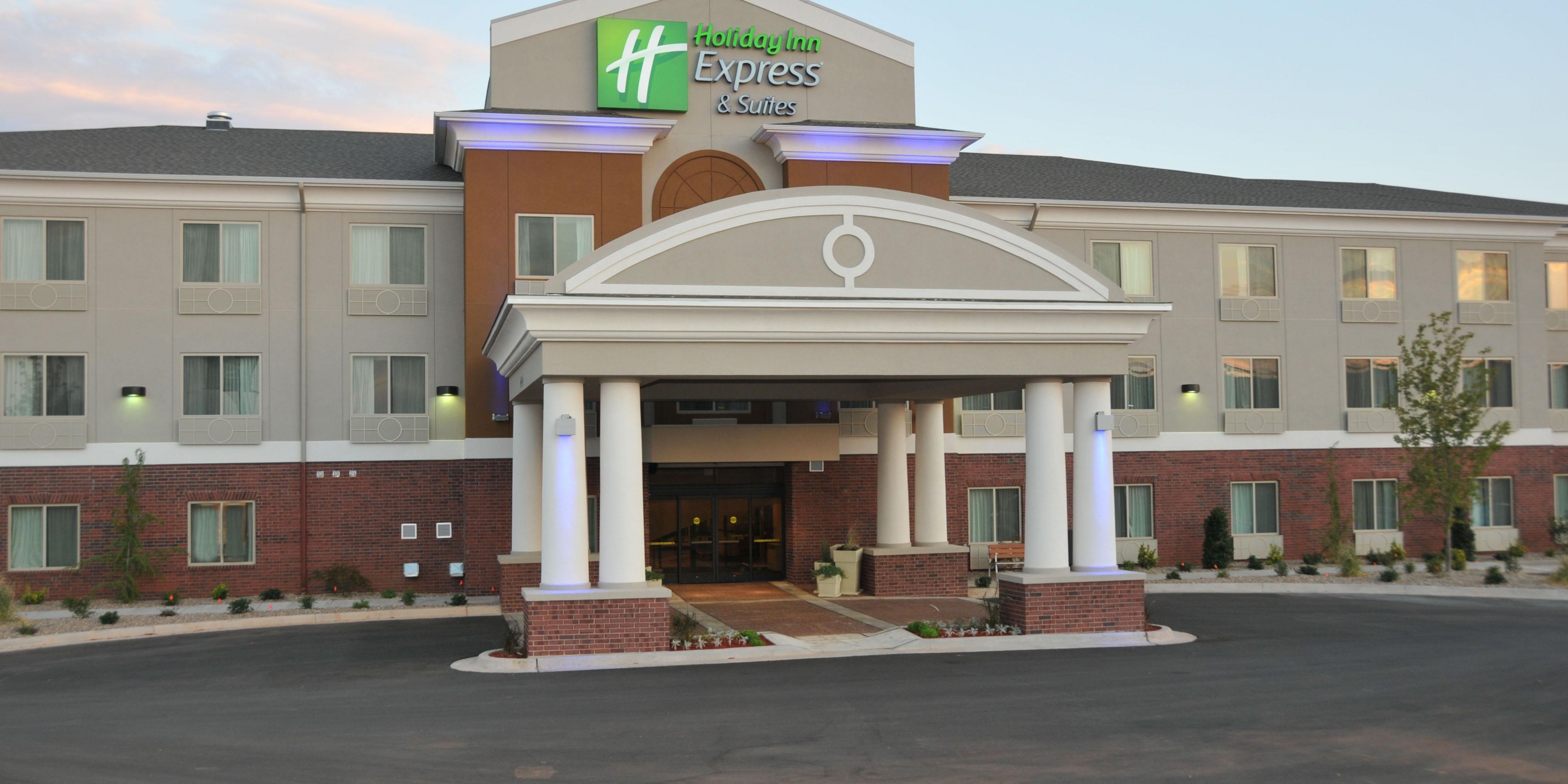 Holiday Inn Express And Suites Clinton 3360351931 2x1?size=700,0