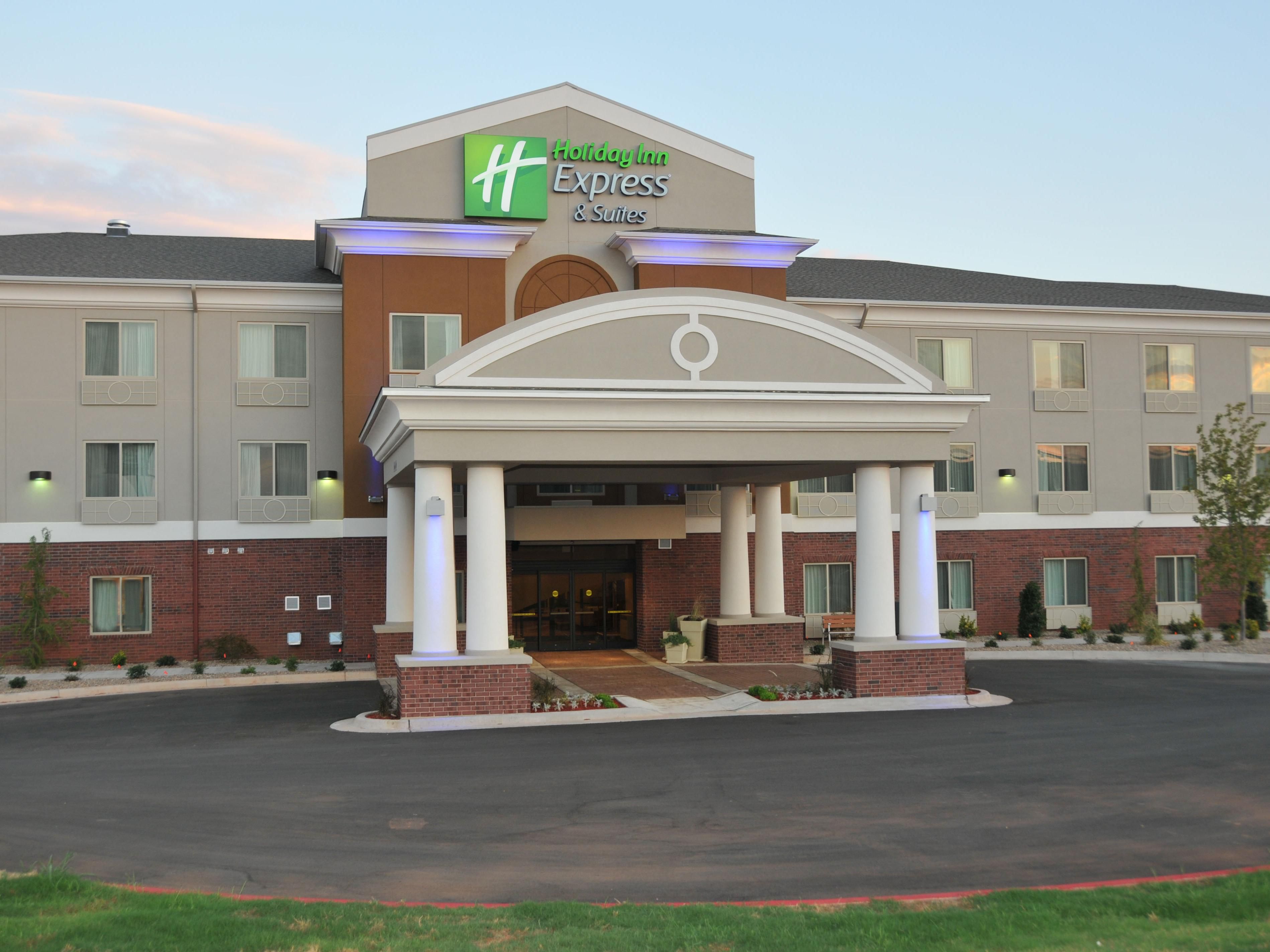 Holiday Inn Express Suites Clinton Hotel IHG