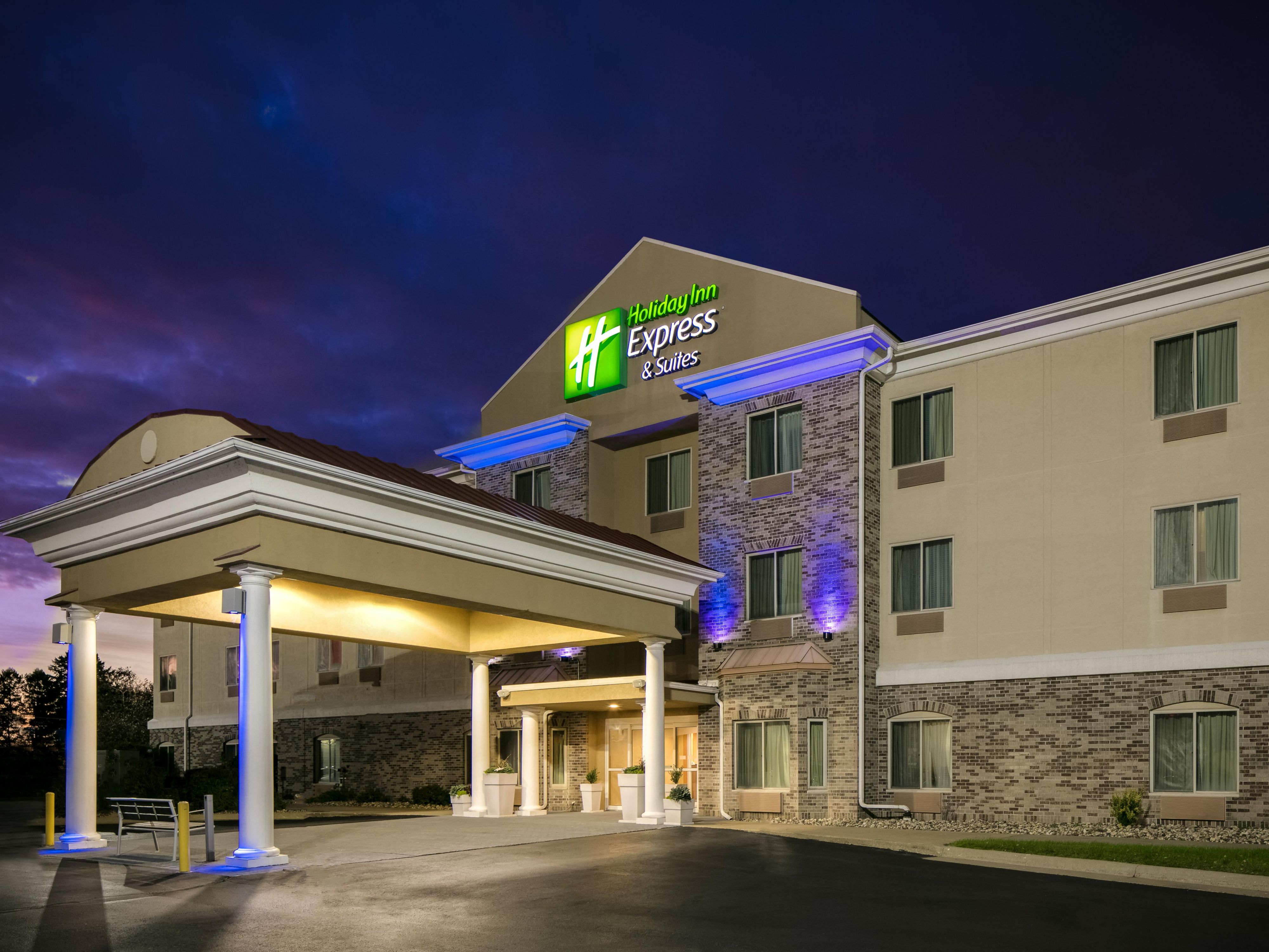 We're located close to fun at the Wild Rose Casino. Extend your business stay for "bleisure travel" enjoyment or come for family fun. Wild Rose Casino in Clinton Iowa features live entertainment, dining, and of course slots and table games.