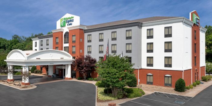 Holiday Inn Express & Suites Knoxville-Clinton