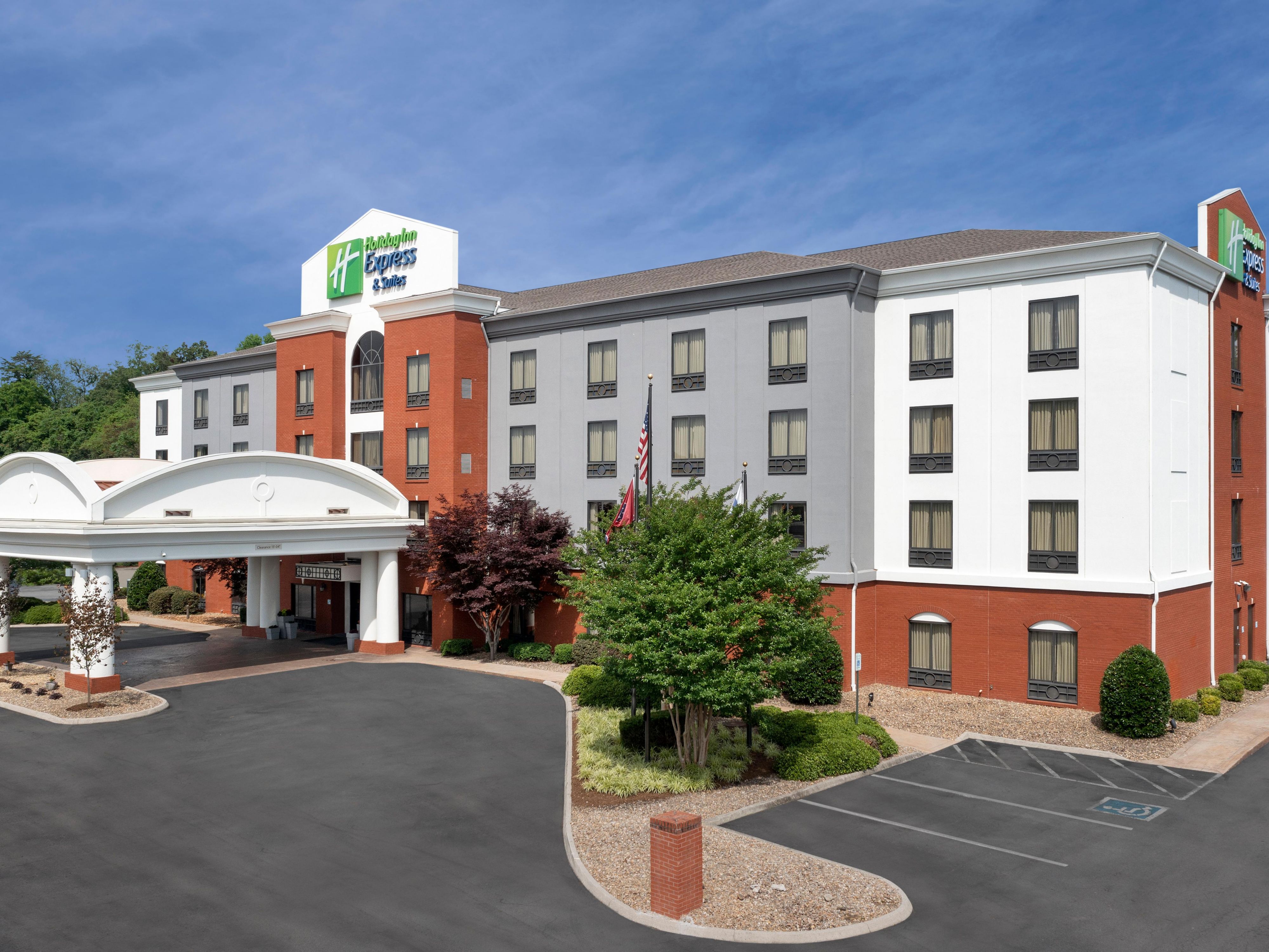 Hotel Specials for Holiday Inn Express & Suites KnoxvilleClinton