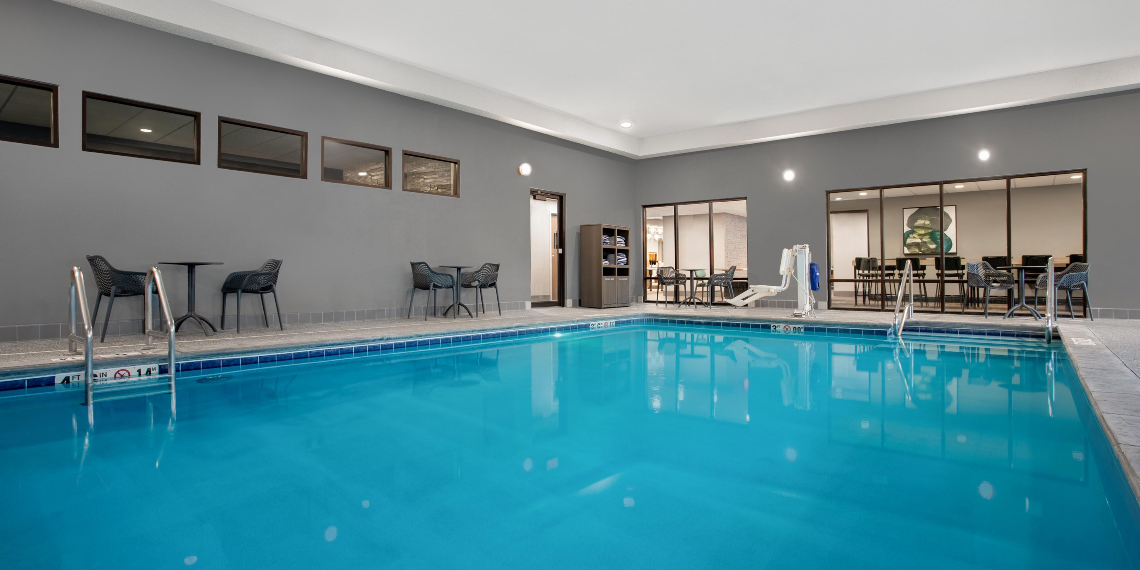 Affordable Hotel in Clinton, Iowa Holiday Inn Express & Suites Clinton