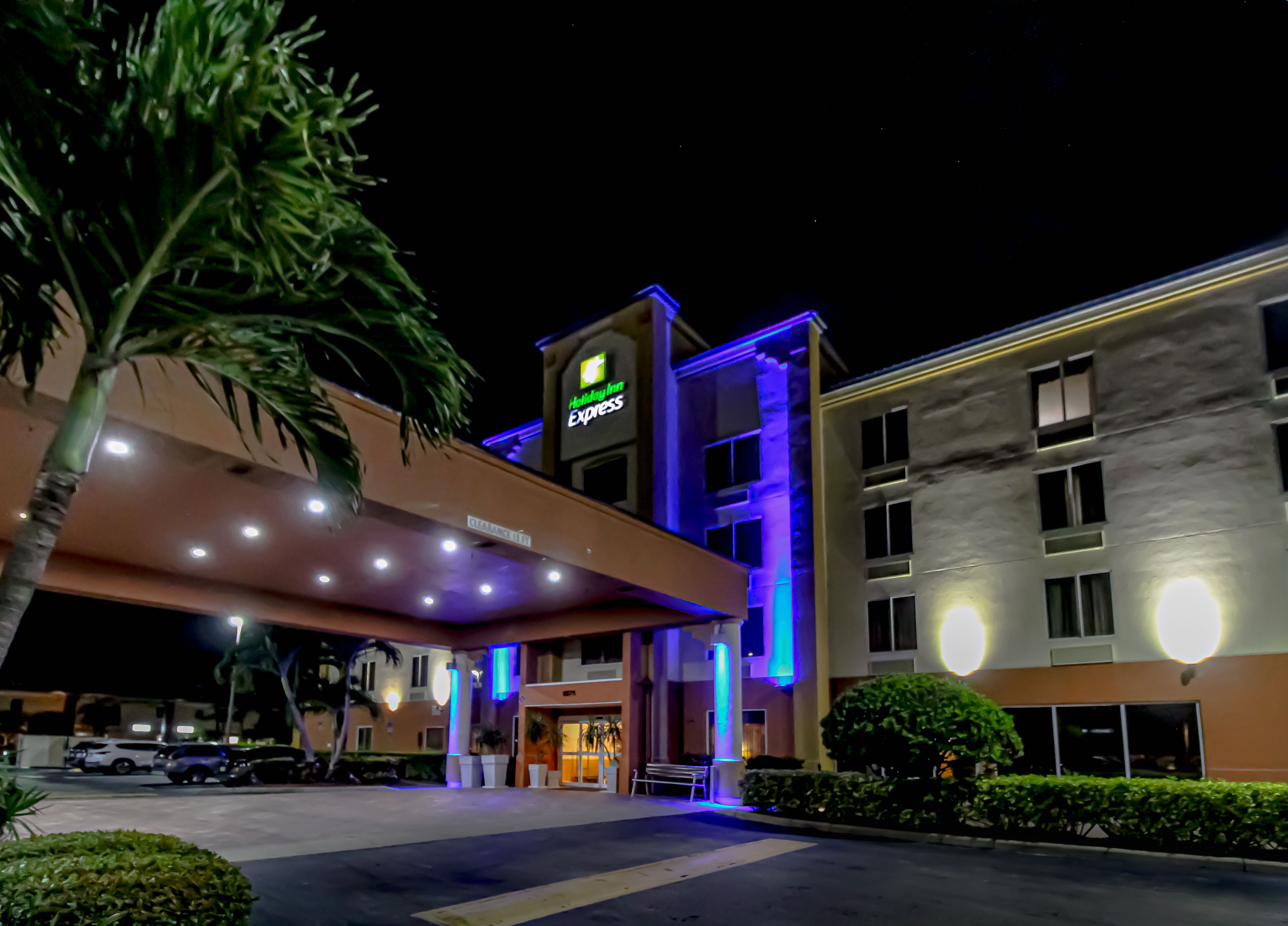 Cocoa Beach Hotel Near Cape Canaveral Holiday Inn Express Suites Cocoa Beach