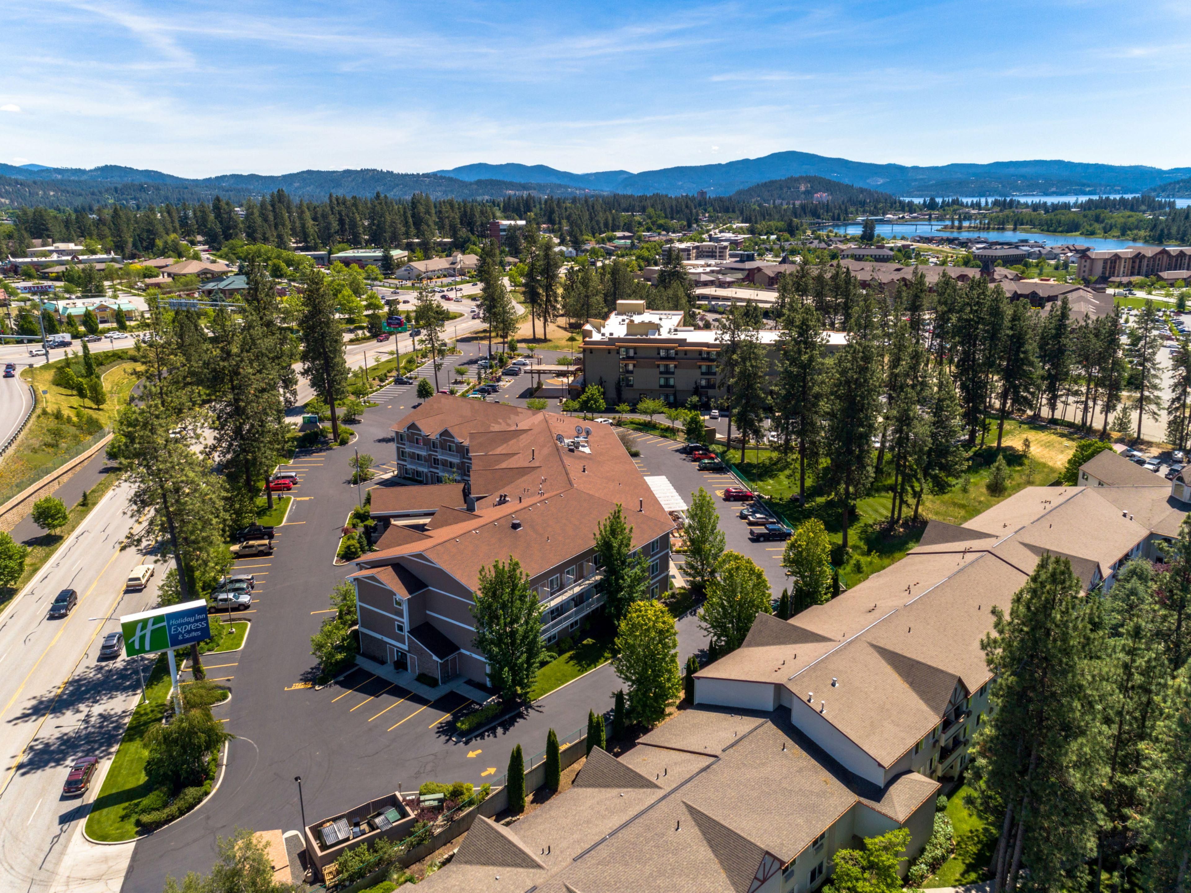 Bikes are available on site from May to October. Guests can connect to the Centennial Trail located near the hotel. This trail will take them to many shops and restaurants in Downtown Coeur d'Alene and around beautiful Lake Coeur d'Alene.