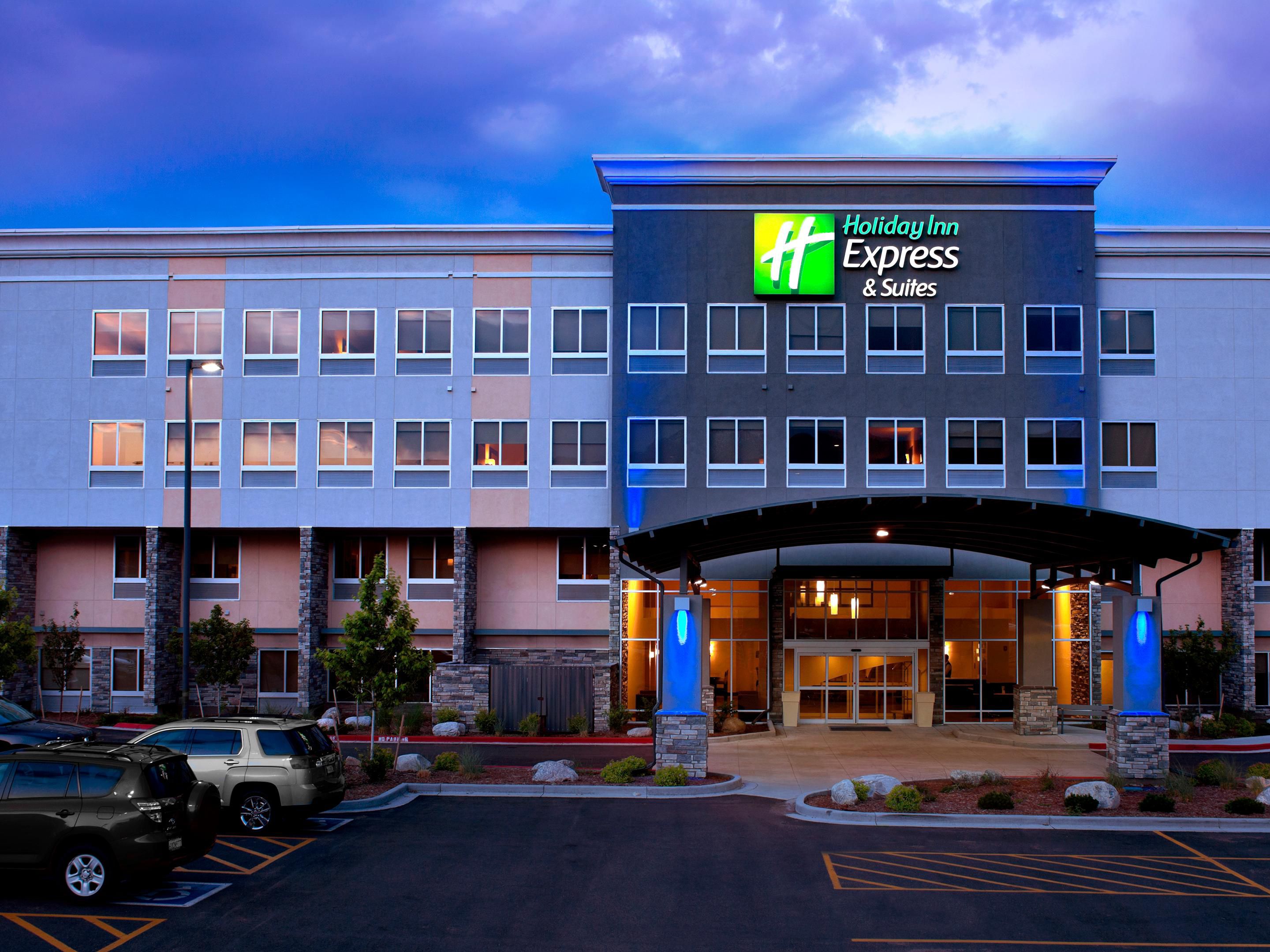 We are the only property in our area to offer complimentary parking year round! We have an ample parking lot, suited to accommodate buses and semi-trucks.