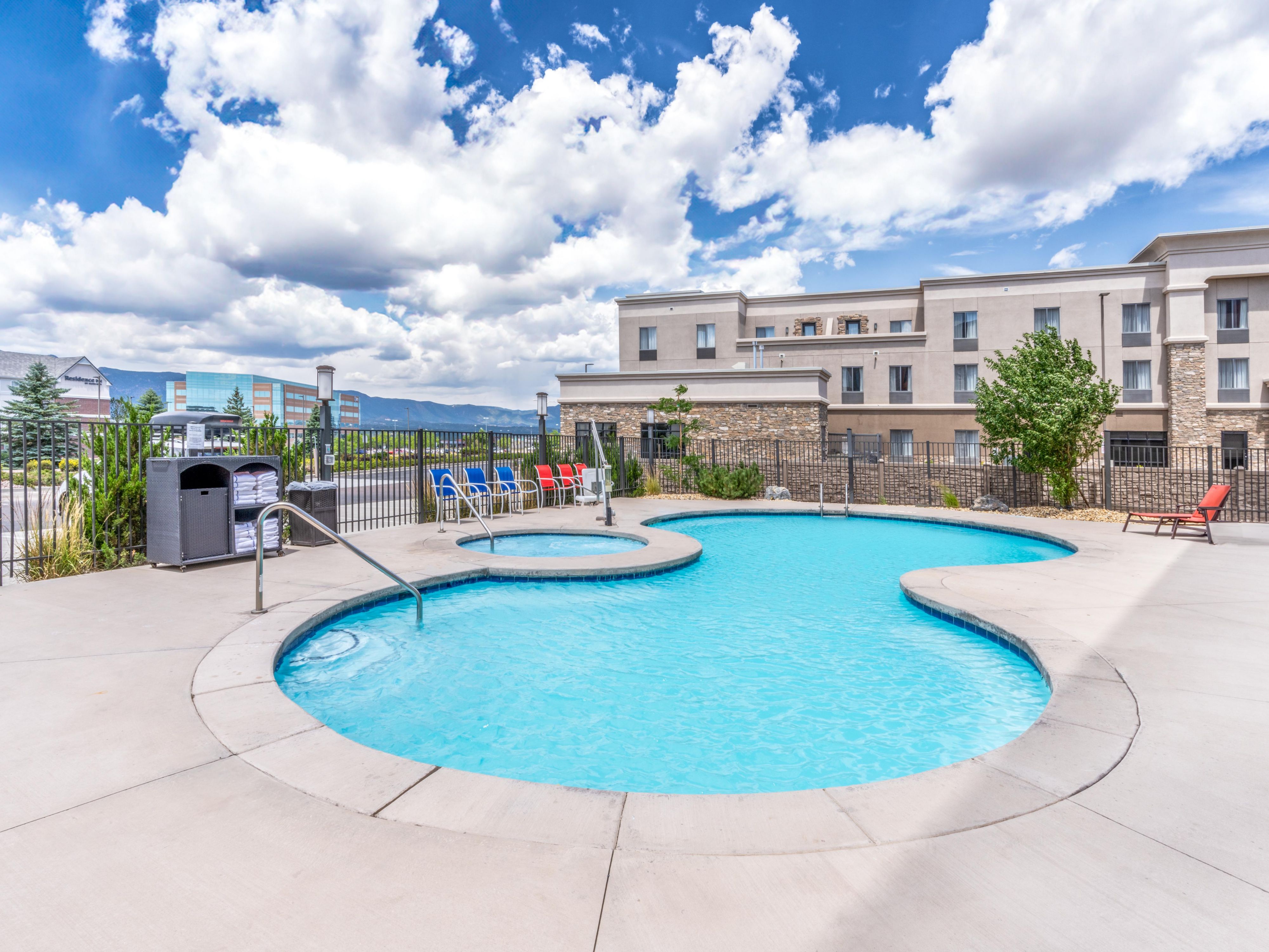 Colorado Springs Hotel | Holiday Inn Express & Suites Colorado Springs ...