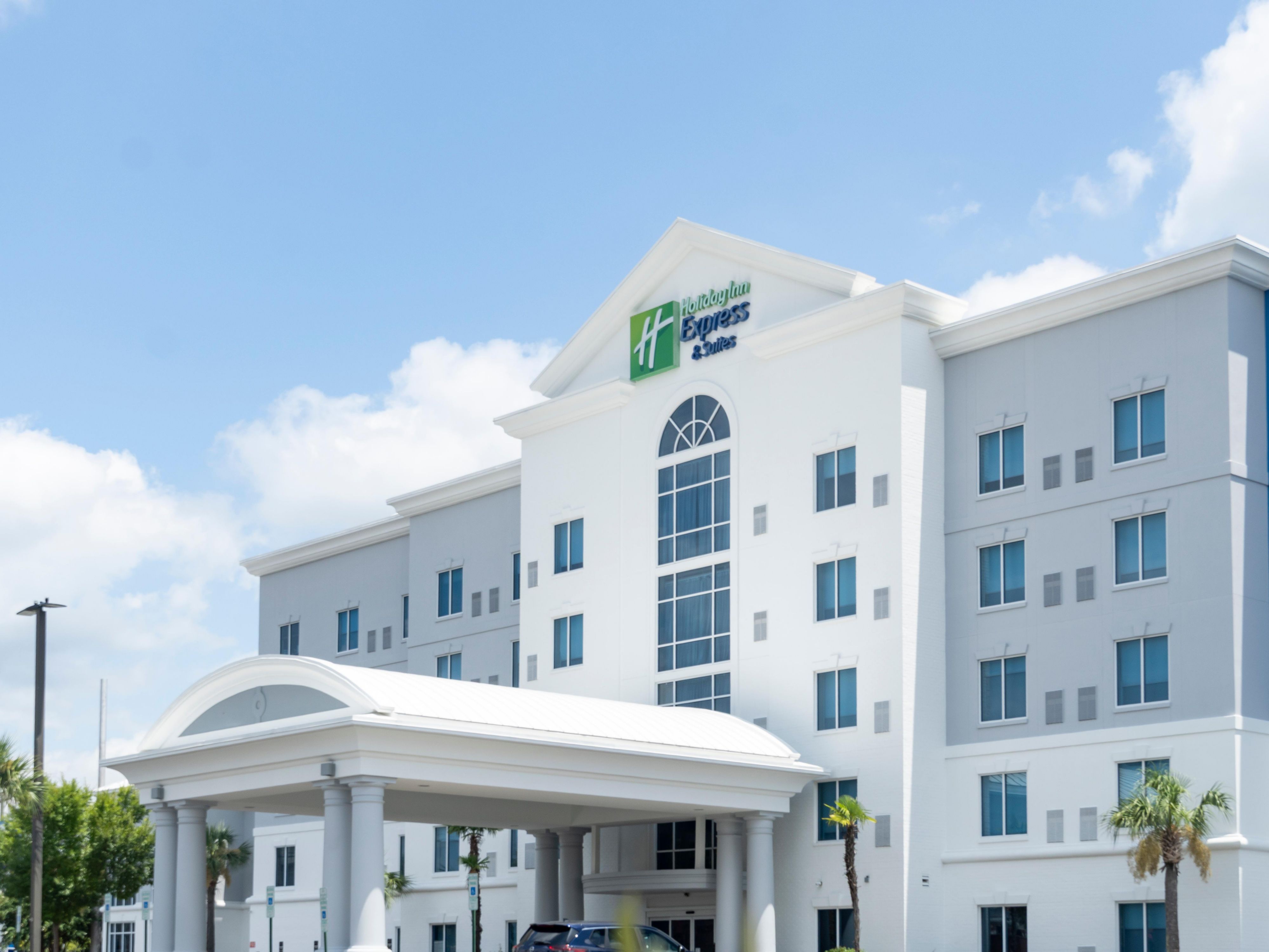 Holiday Inn Express Fort Jackson Exterior