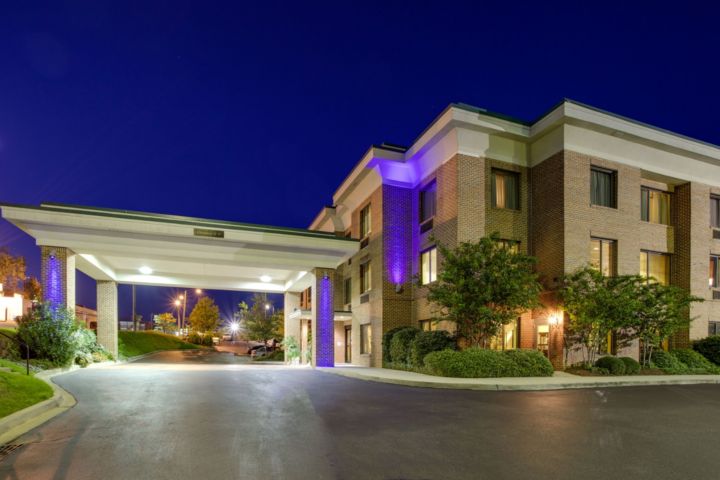 Holiday Inn Express & Suites Columbia-I-20 @