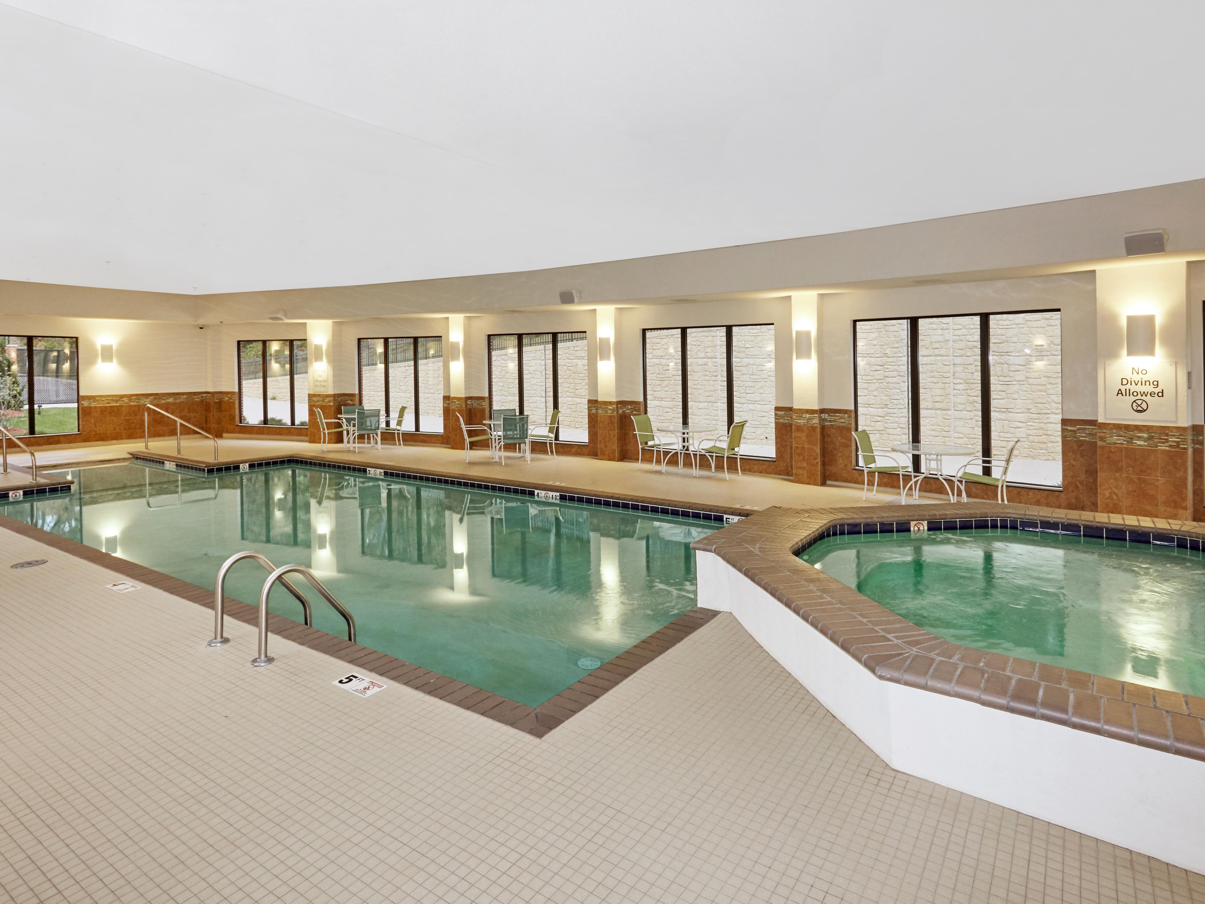 Holiday Inn Express & Suites Swimming Pool