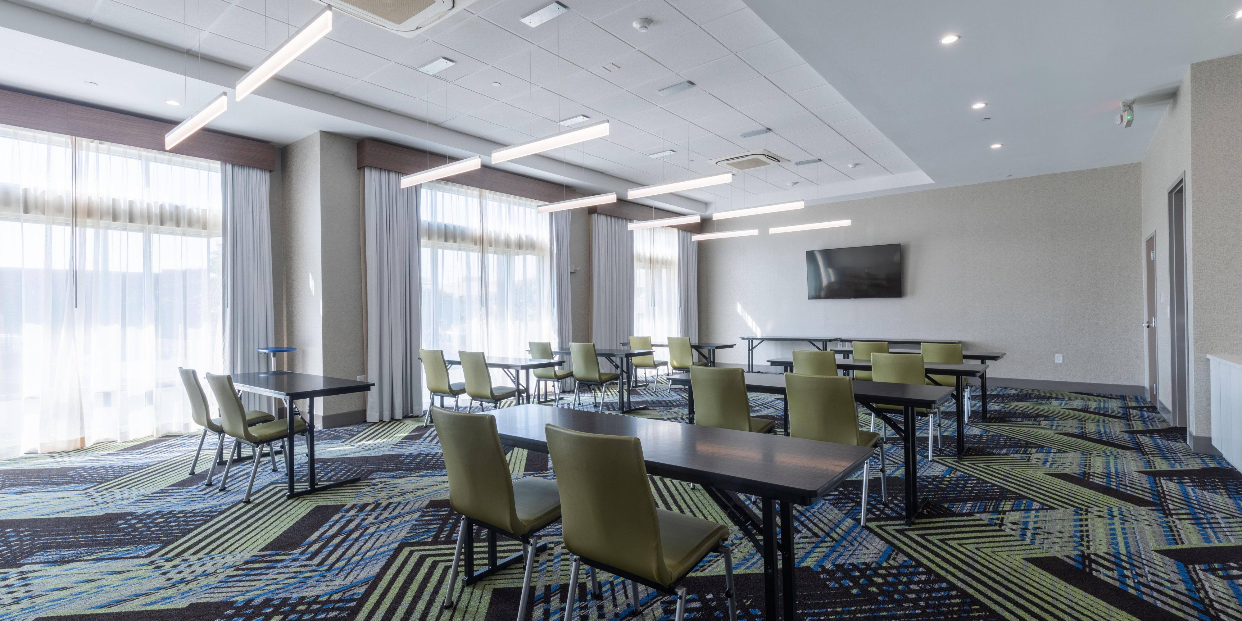 Experience our versatile 1000 square feet of space for your next event.  Perfect for small to medium-sized groups, we will work with you to set up all the essentials you need for your meeting including catering and A/V equipment.