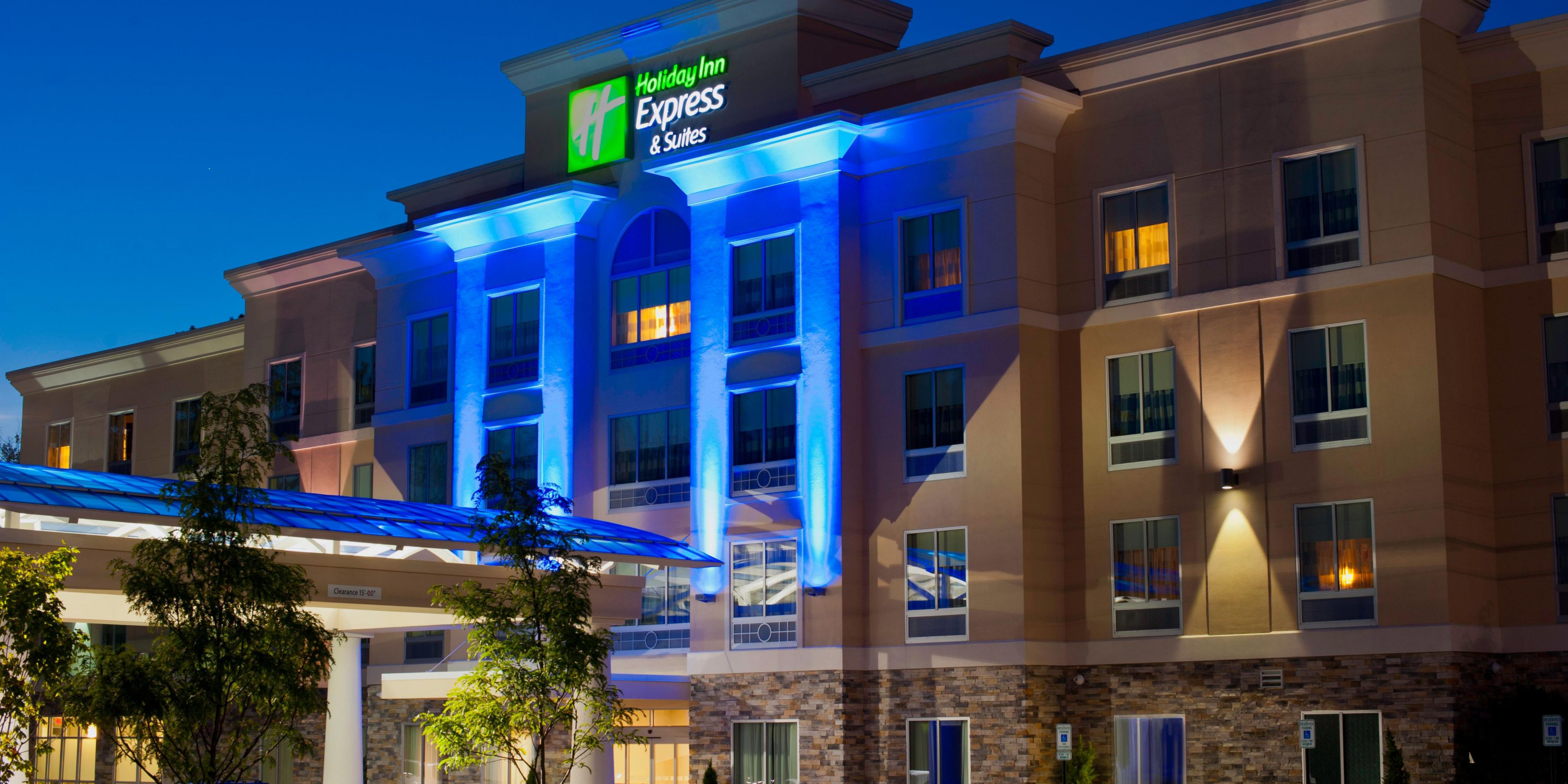 The Holiday Inn Express Columbus Easton is located 1 mile from the Easton Town Center, the Midwest's premier shopping, dining and entertainment destination! Bring the kids and spend the day at Lego Land or American Girl Doll and spend the night watching a movie at the AMC Theatre! Your family will enjoy our complimentary Express Start Breakfast!