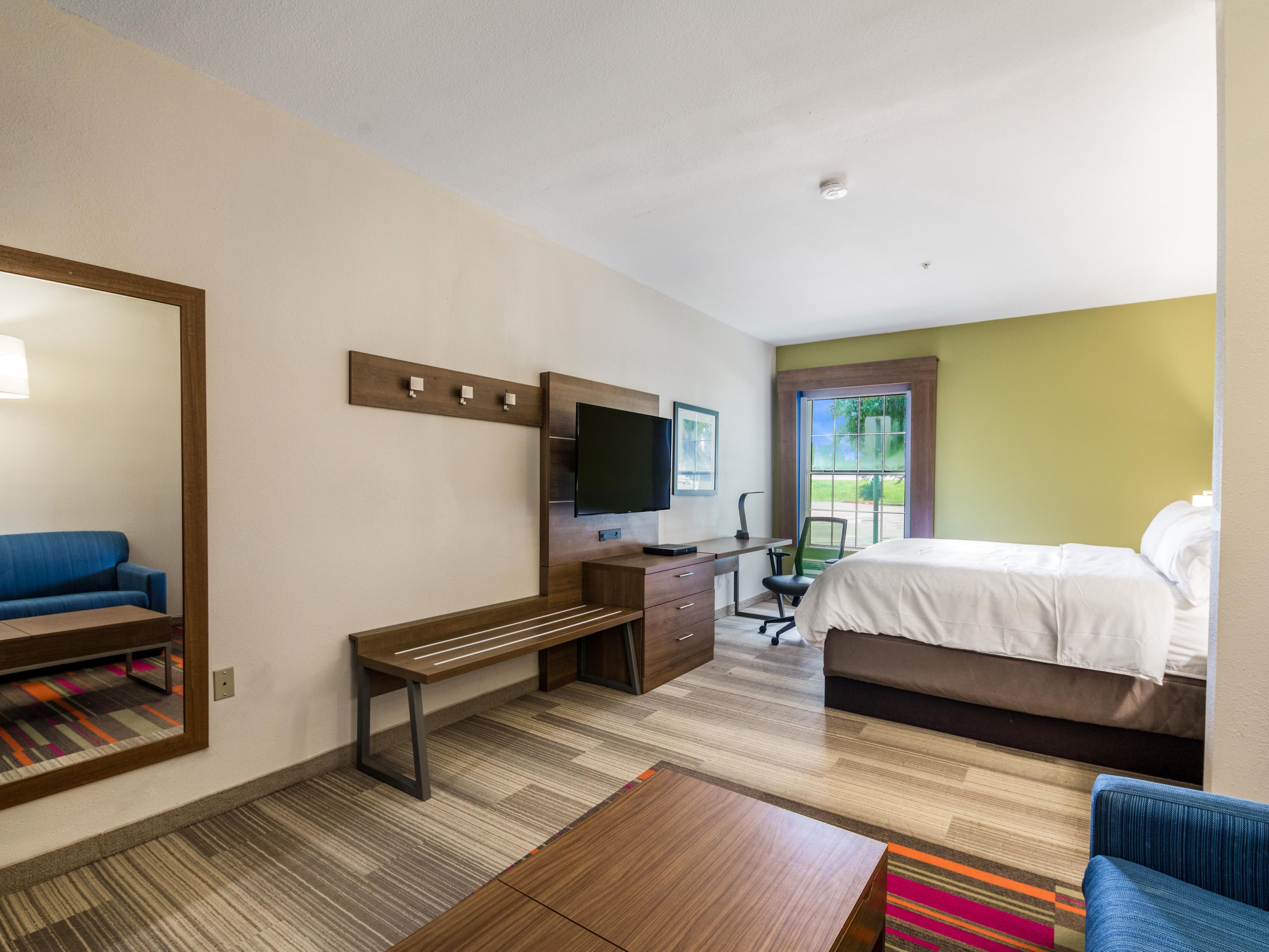 Holiday Inn Express & Suites Columbus Guest Room & Suite Options